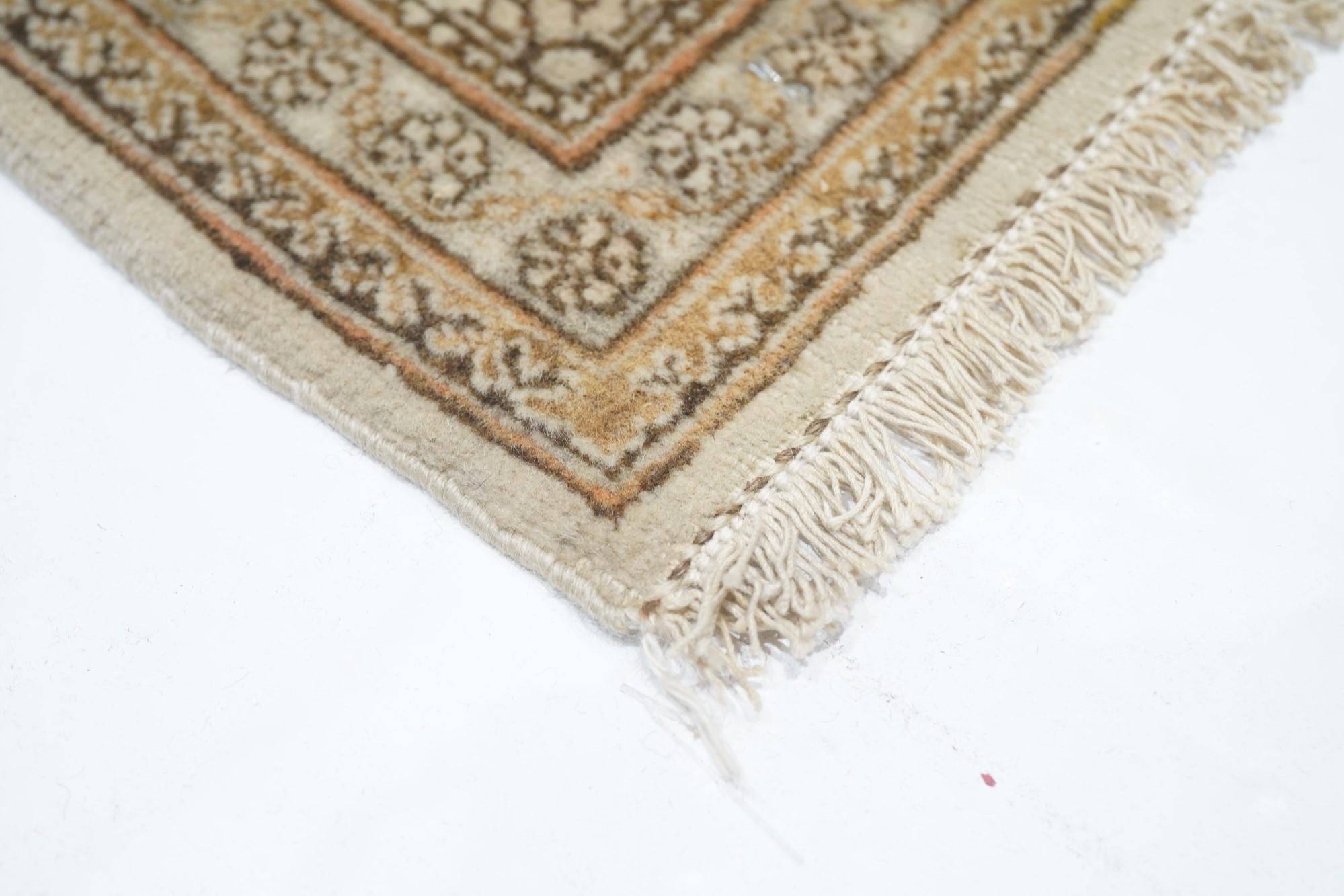 Persischer Kashan-Teppich im Vintage-Stil, 4'4'' x 6'9'' im Zustand „Gut“ im Angebot in New York, NY