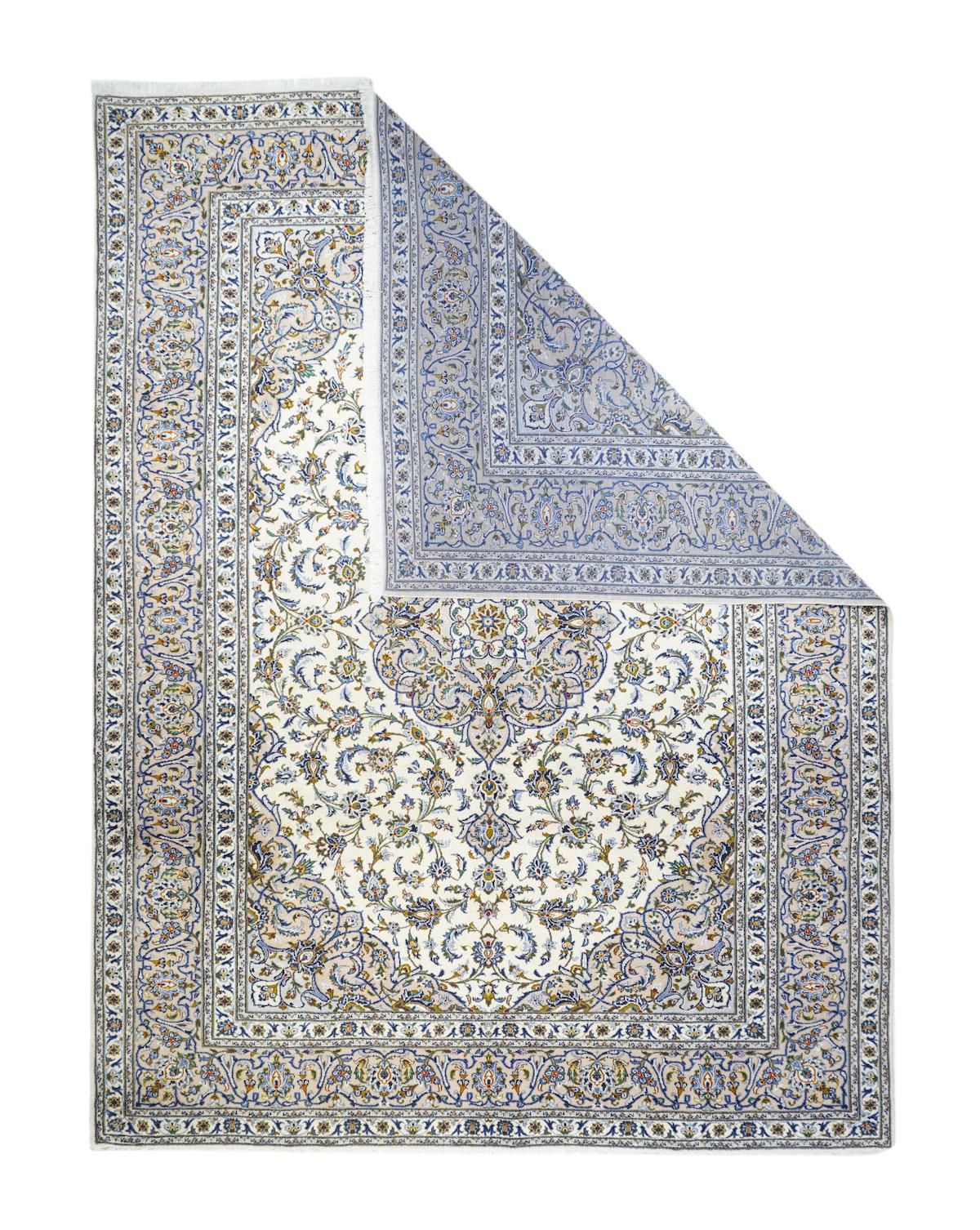 Vintage Kashan rug, measures :  9'9'' x 12'9''.