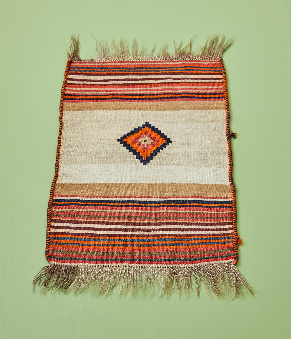 Vintage Kashgai rug.

H 70 x W 47 cm