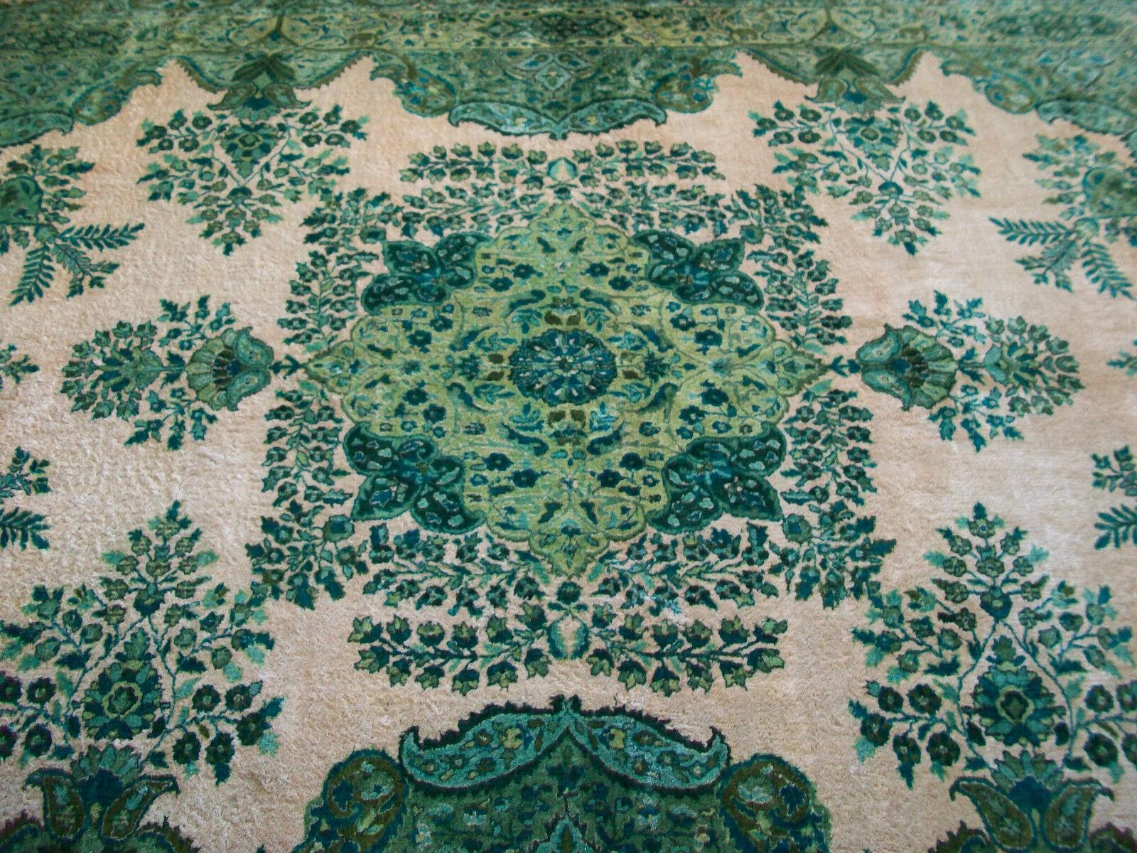 Vintage Kashmir-Teppich aus Kaschmir mit handgewebtem Seidenflor, Mitte des 20. Jahrhunderts im Angebot 3