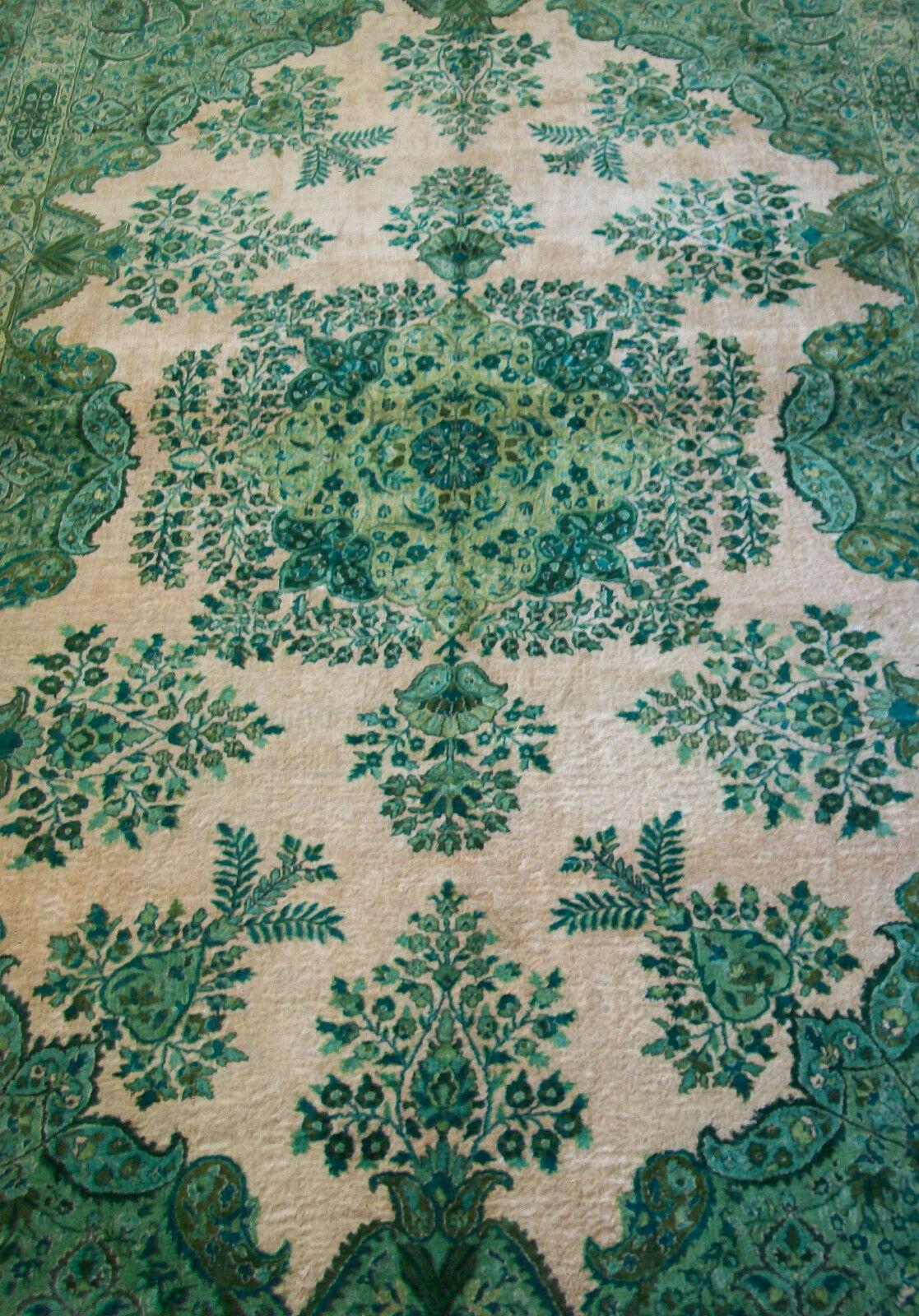 Vintage Kashmir-Teppich aus Kaschmir mit handgewebtem Seidenflor, Mitte des 20. Jahrhunderts (Indisch) im Angebot