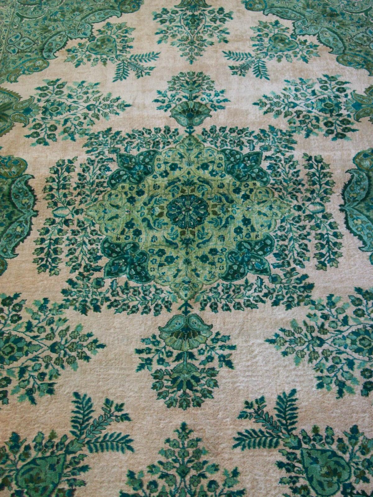 Vintage Kashmir-Teppich aus Kaschmir mit handgewebtem Seidenflor, Mitte des 20. Jahrhunderts (Handgewebt) im Angebot