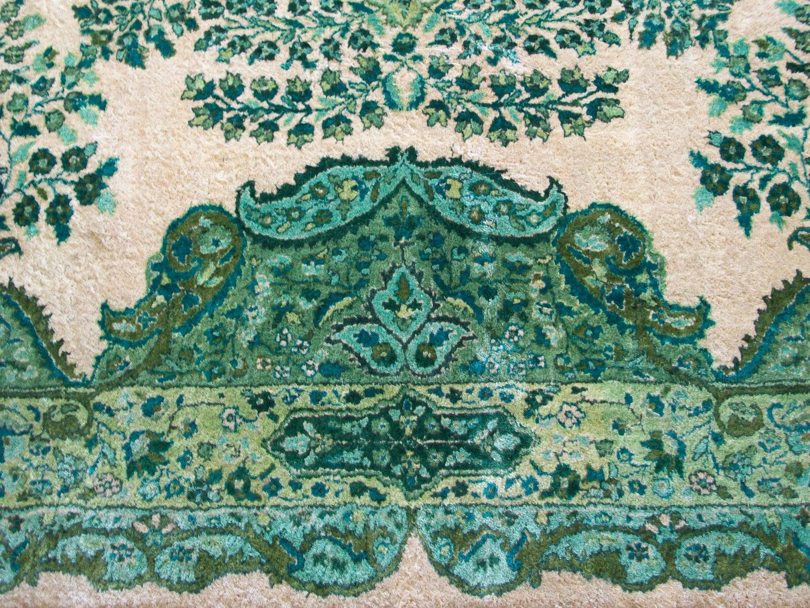 Vintage Kashmir-Teppich aus Kaschmir mit handgewebtem Seidenflor, Mitte des 20. Jahrhunderts (Baumwolle) im Angebot