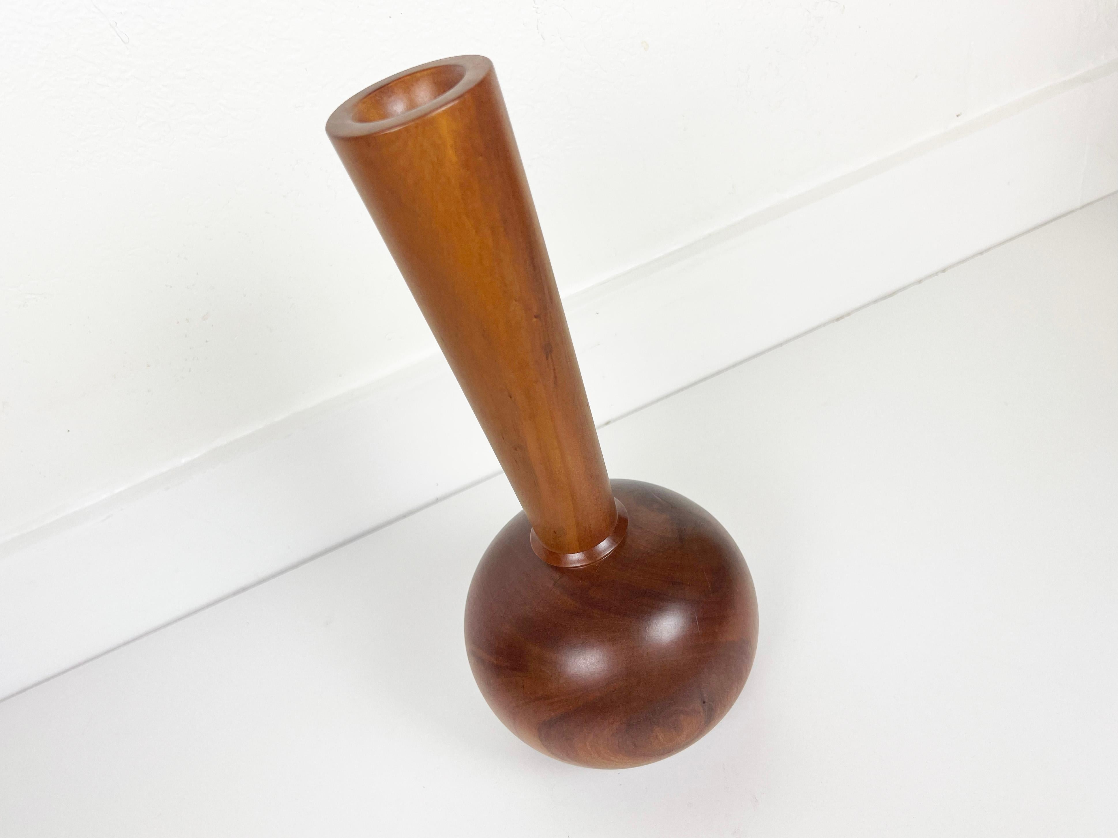 Vintage handmade lathe turned vase made from solid Kauri Wood. Signed on bottom. 

Dimensions: 13.5