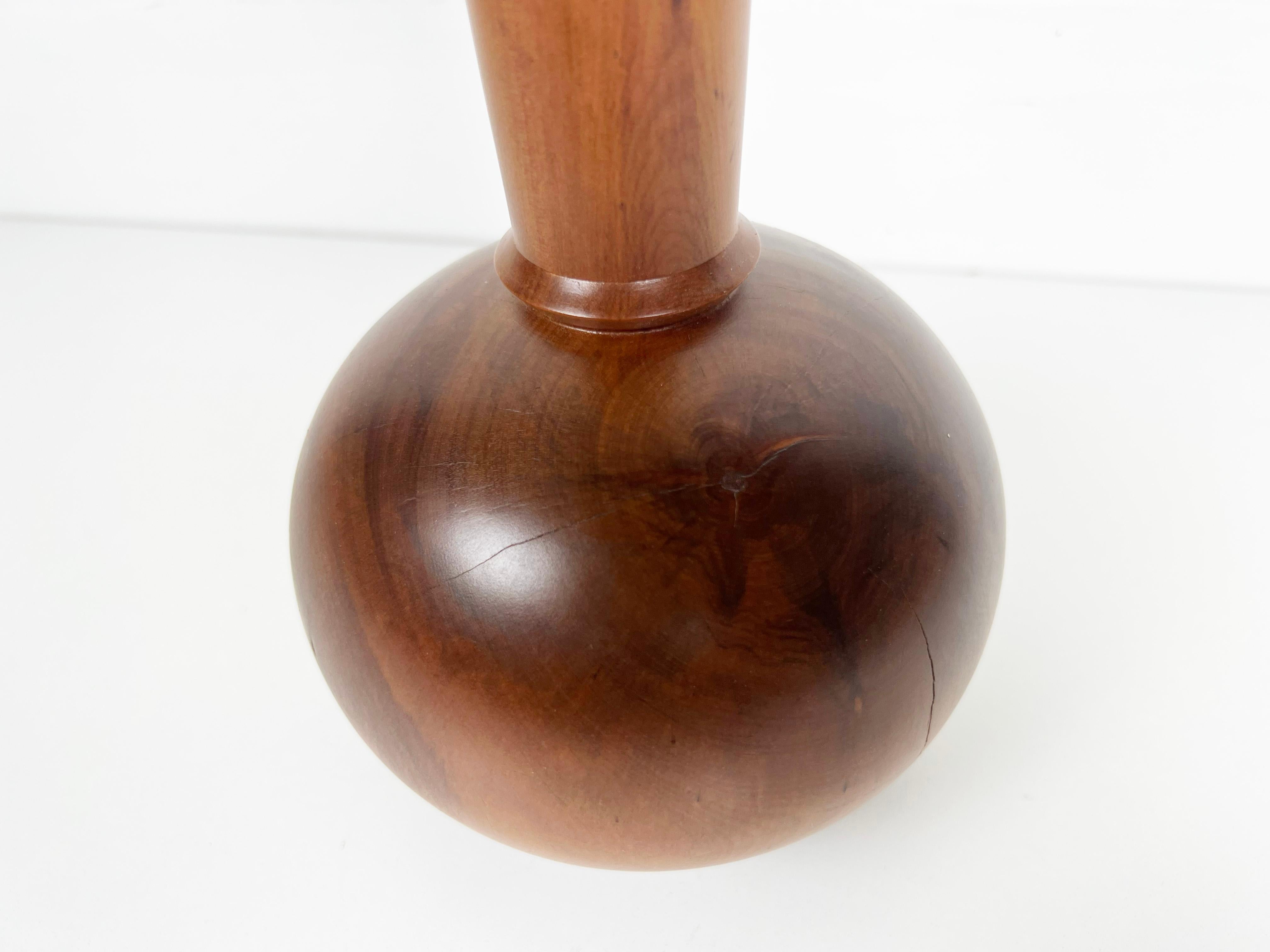 Vintage Kauri Wood Turned Vase In Excellent Condition For Sale In Fort Lauderdale, FL