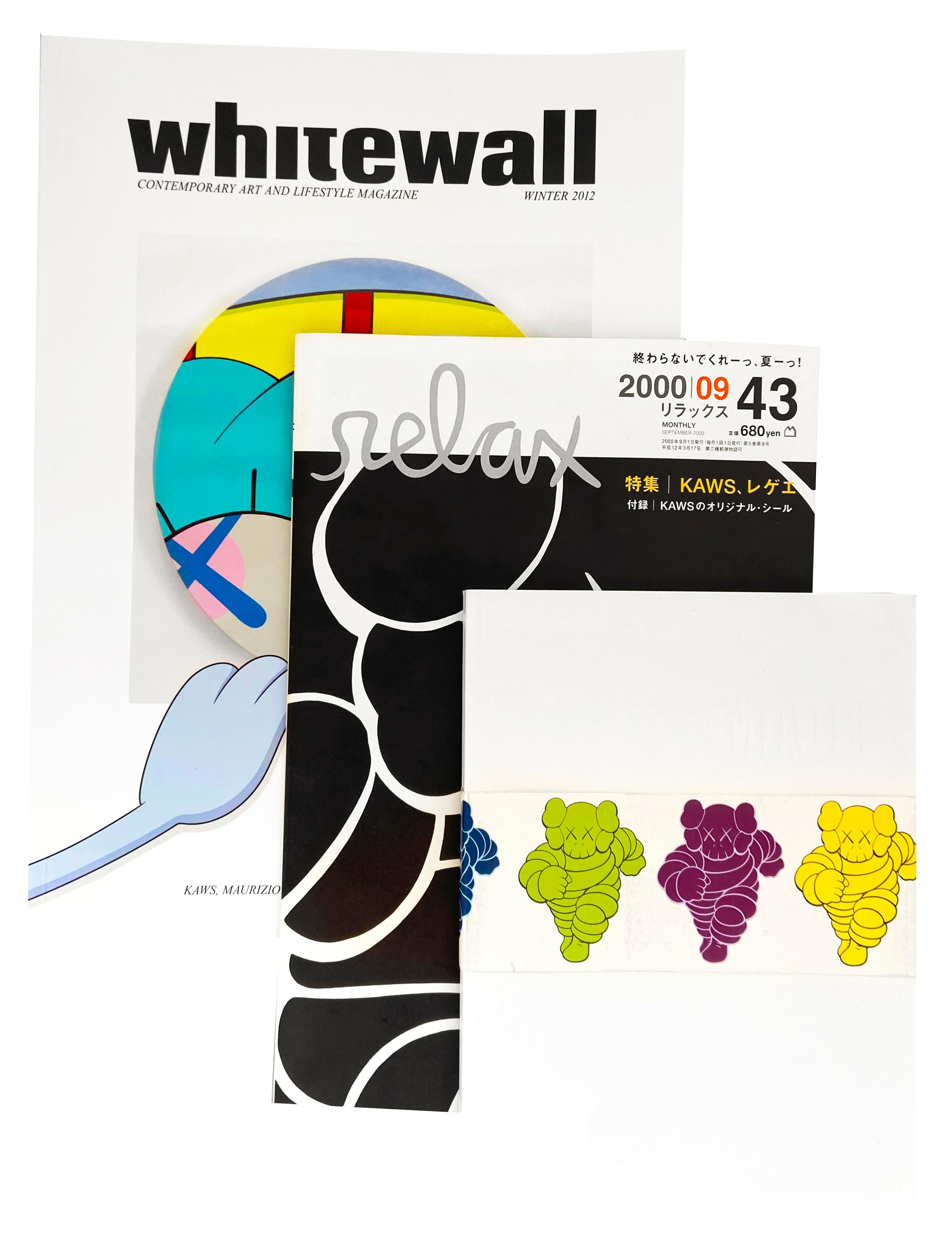 Un ensemble de trois rares publications illustrées de KAWS :
Le magazine Making Works 2003, dont la couverture est illustrée par KAWS et qui comporte au moins dix photographies intérieures du travail des artistes, présente également des