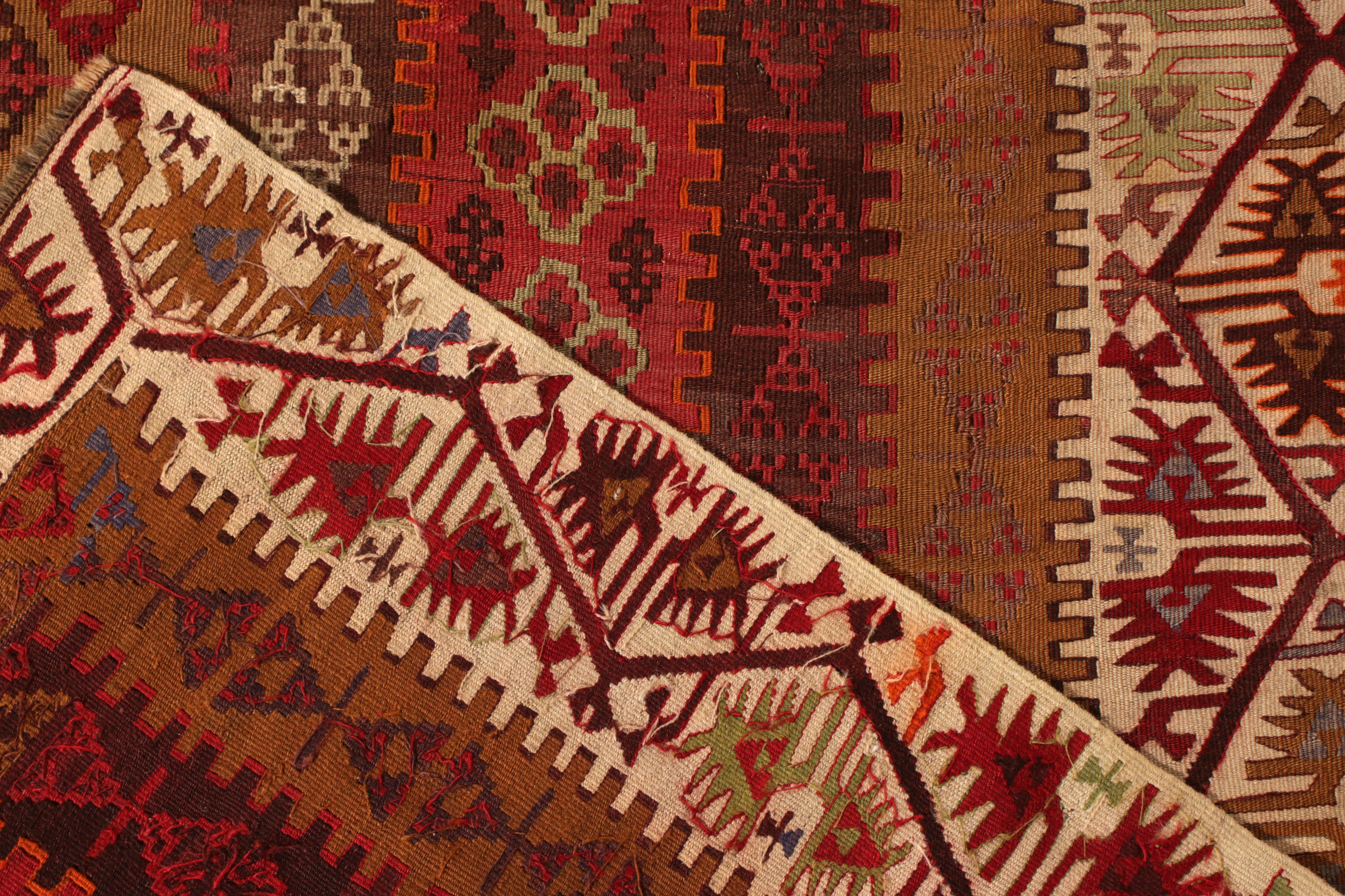 Vintage Kayseri Vintage Kayseri Kelim-Teppich in Rot und Braun mit geometrischem Muster von Teppich & Kelim (Handgeknüpft)
