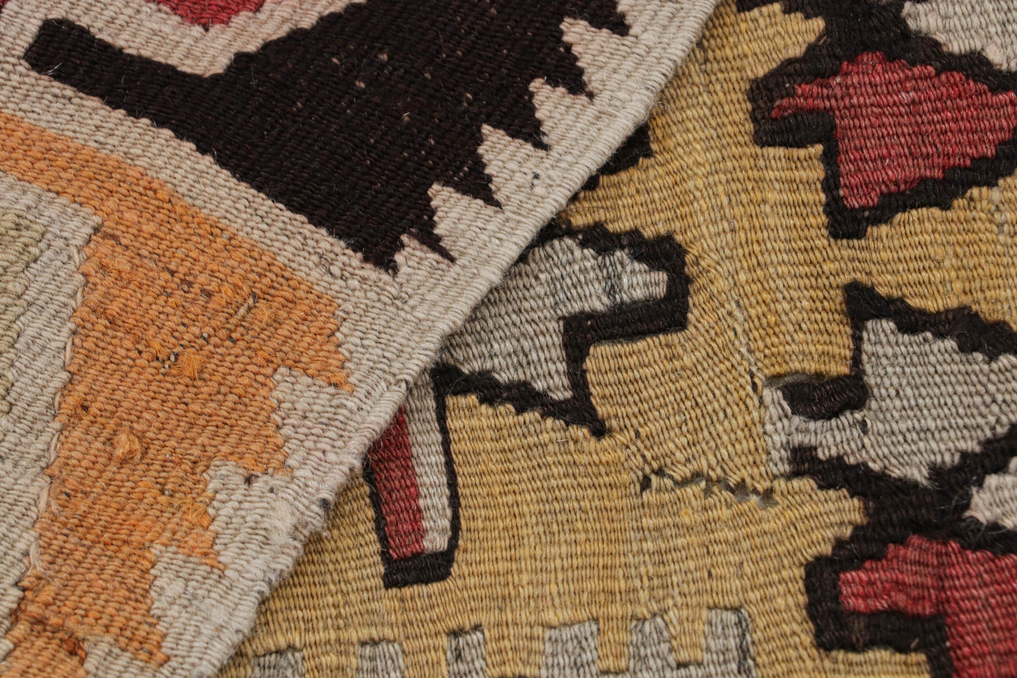 Kayseri, roter und goldgelber Woll-Kelim-Teppich von Teppich & Kelim (Wolle) im Angebot