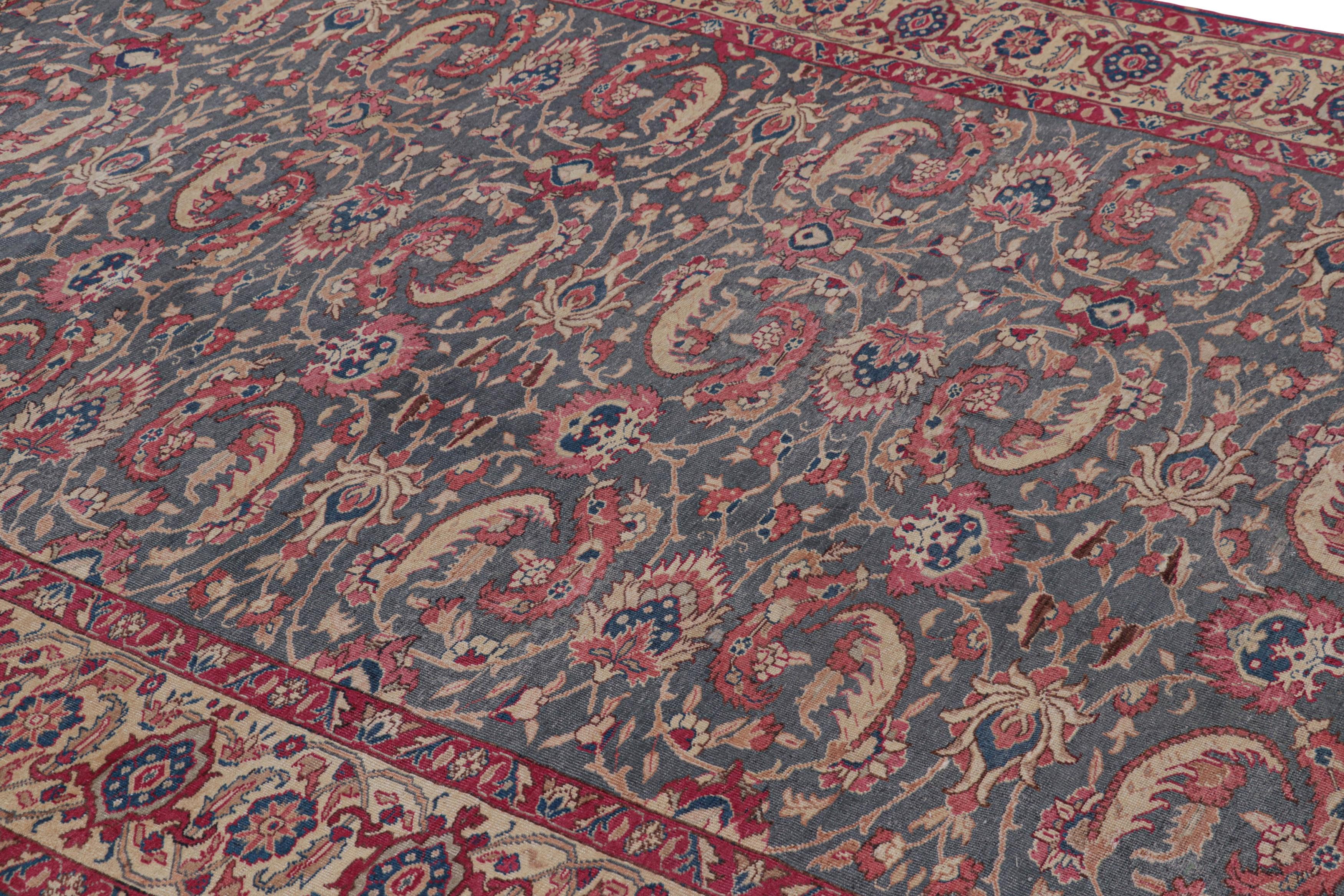 Dieser 7x9 große Kayseri-Teppich aus der Türkei, der um 1920-1940 aus handgeknüpfter Wolle hergestellt wurde, ist ein ganz besonderes Stück, das sich durch ein leichtes und erfrischendes klassisches Blumendesign auszeichnet - eine aufregende