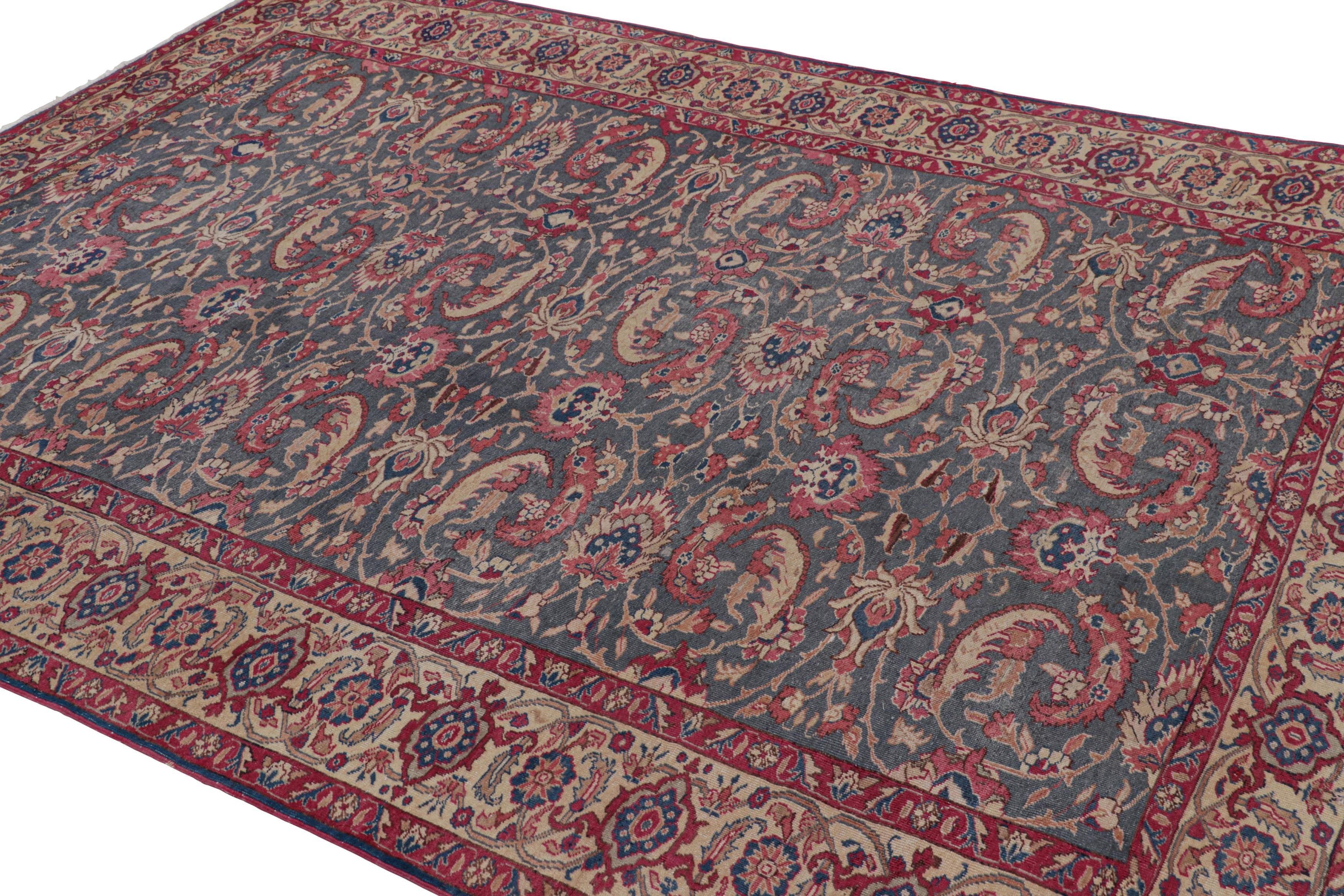 Vintage Kayseri Teppich in Blau mit hellroten Blumenmustern - Rug & Kilim im Zustand „Gut“ im Angebot in Long Island City, NY