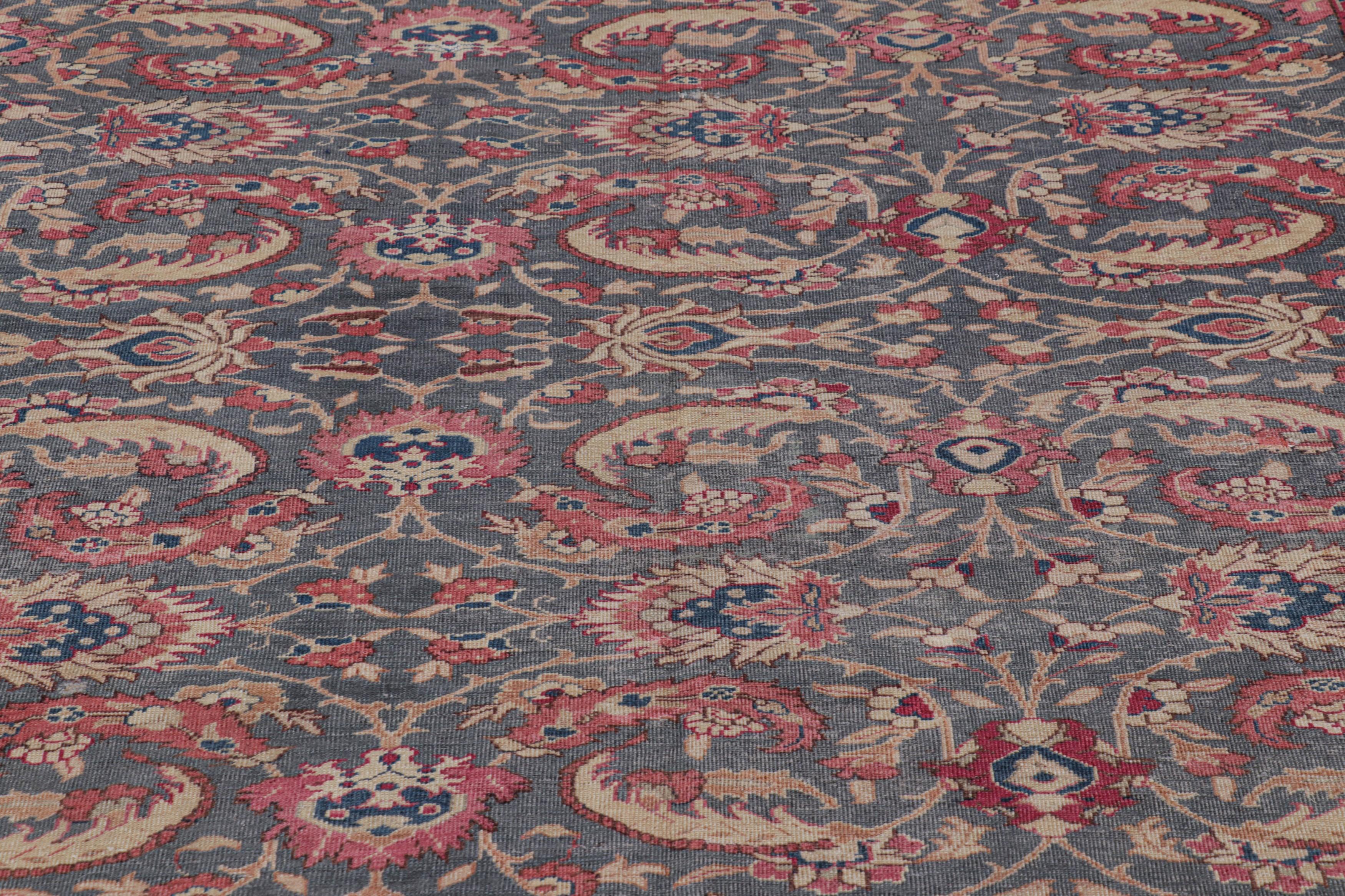 Vintage Kayseri Teppich in Blau mit hellroten Blumenmustern - Rug & Kilim (Frühes 20. Jahrhundert) im Angebot