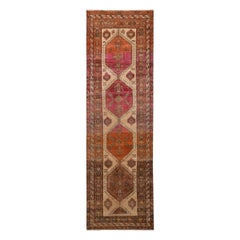 Tapis de couloir vintage Kazak en laine beige, marron et rouge par Rug & Kilim