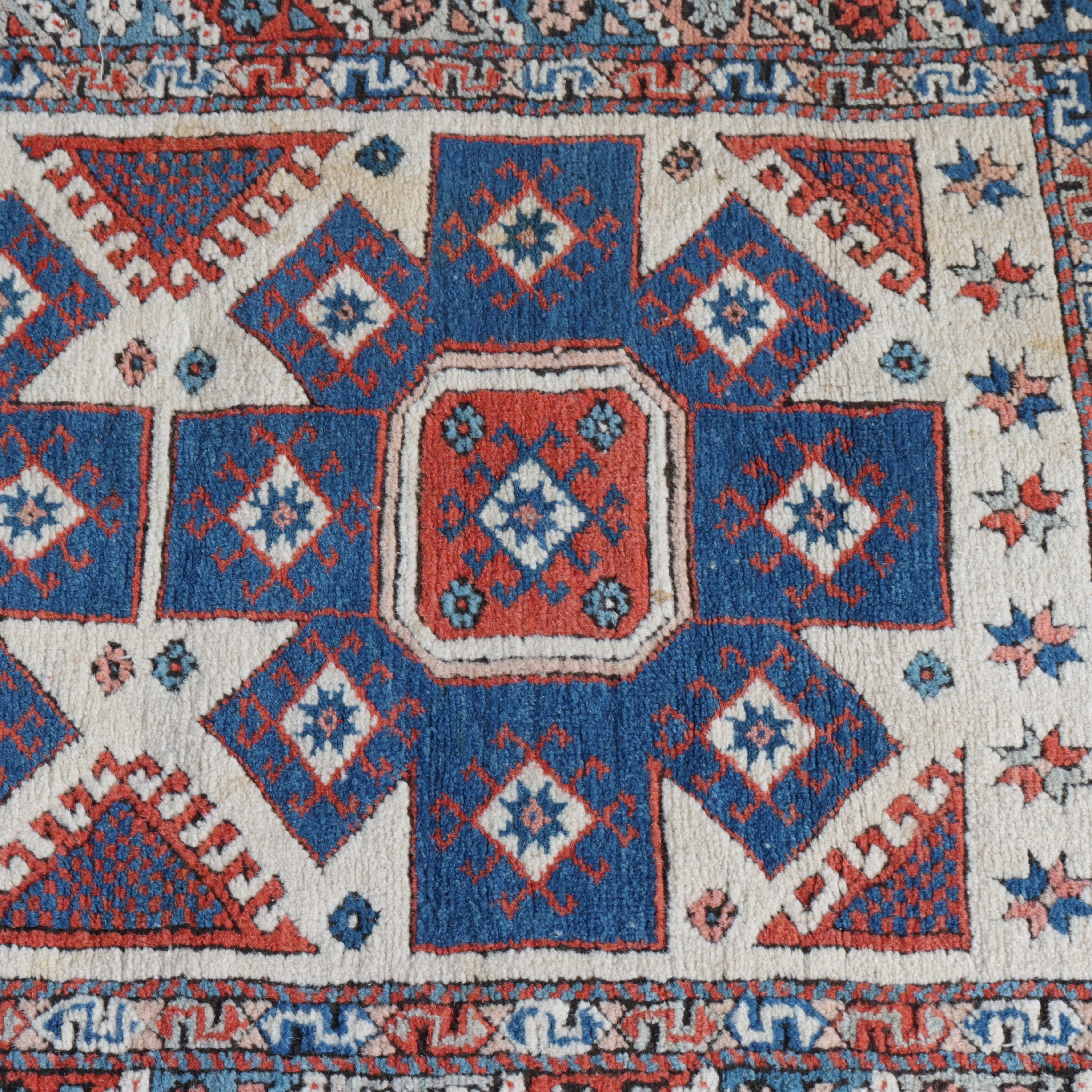 Vintage Kazak Kaukasus Orientteppich C1940 im Zustand „Gut“ im Angebot in Big Flats, NY