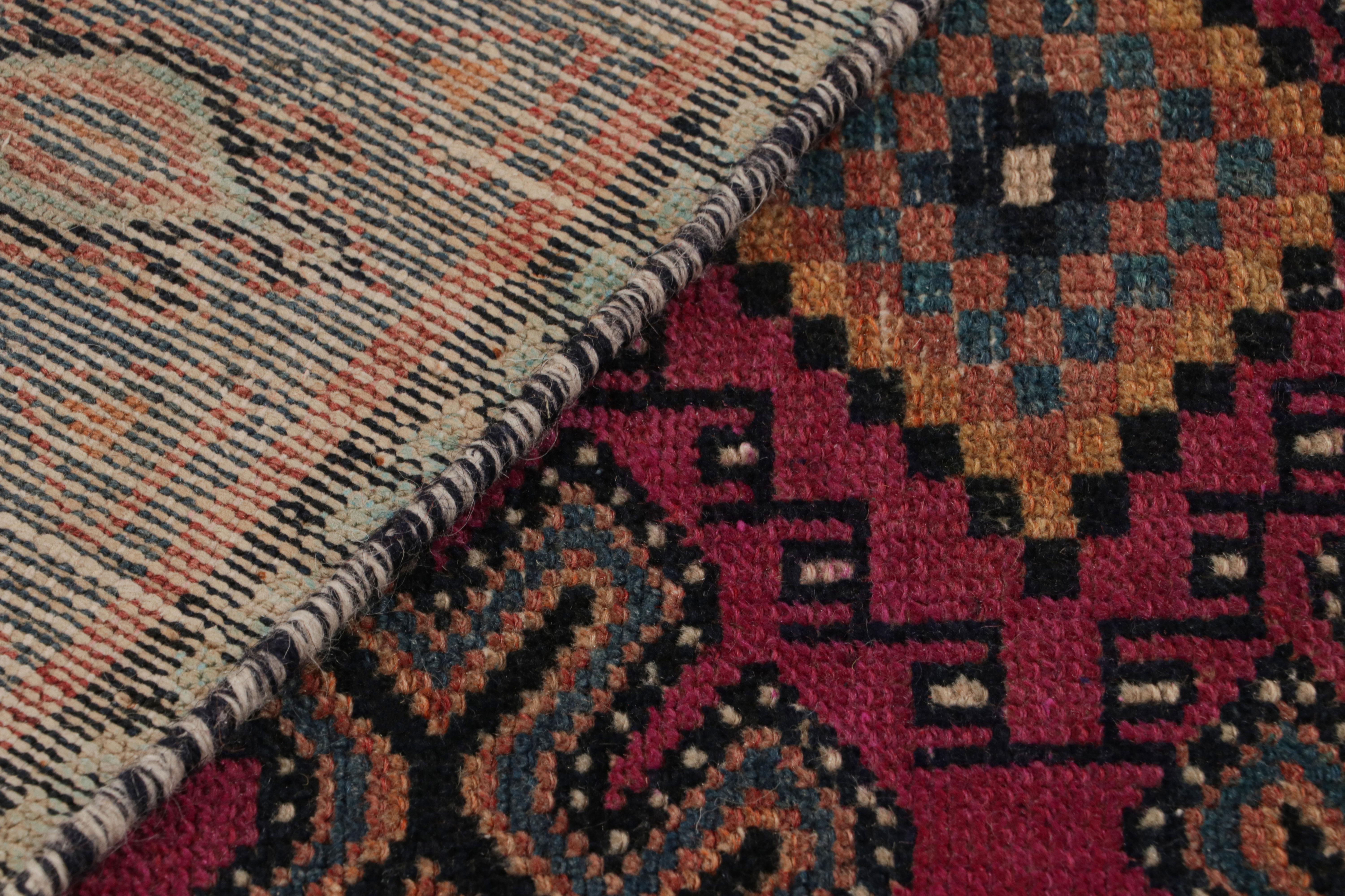 Kazak-Läufer aus roter und blauer Wolle von Teppich & Kelim (Mitte des 20. Jahrhunderts) im Angebot