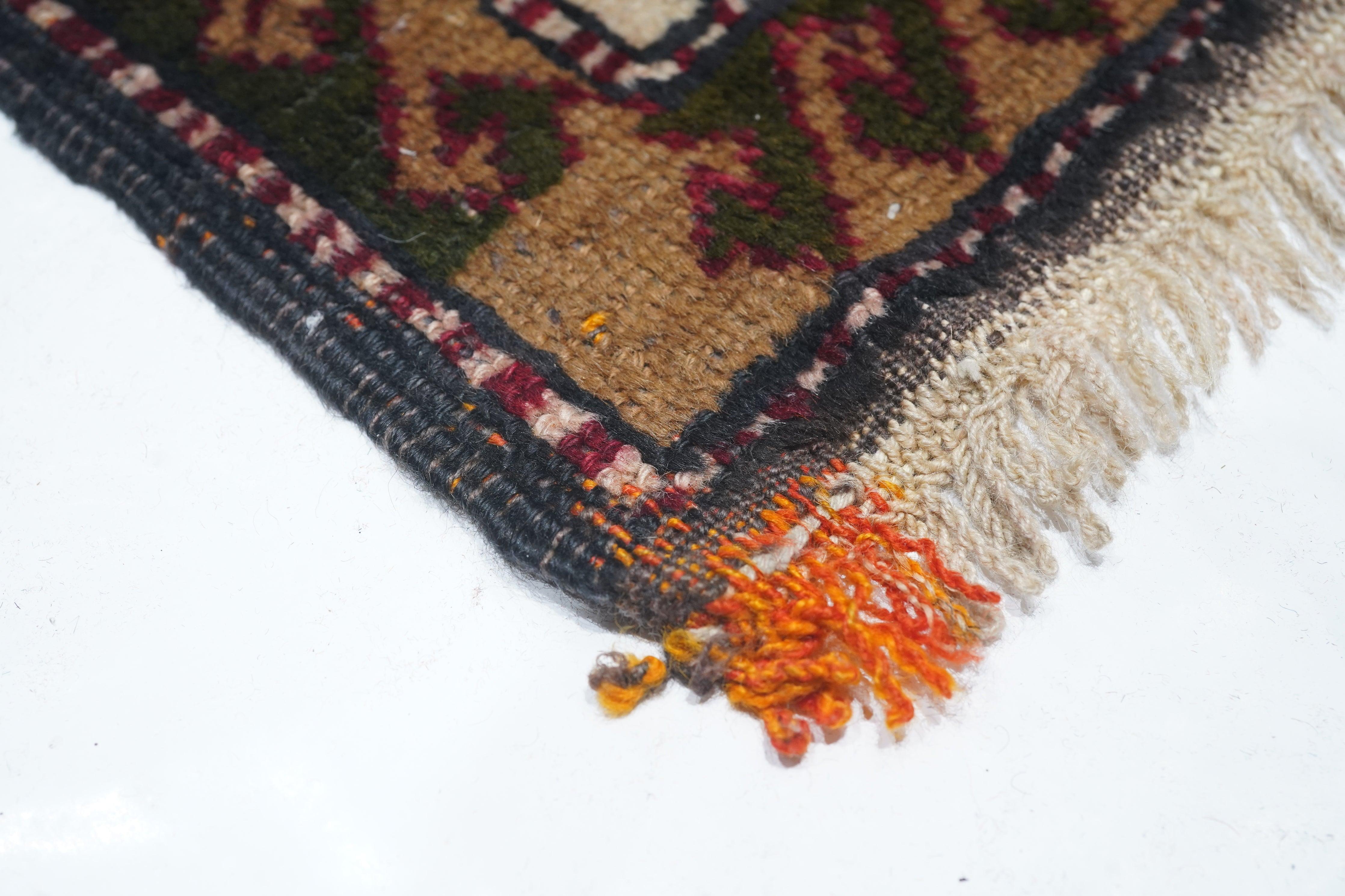 Vintage Kazak Rug 5'4'' x 8'4'' In Good Condition For Sale In New York, NY