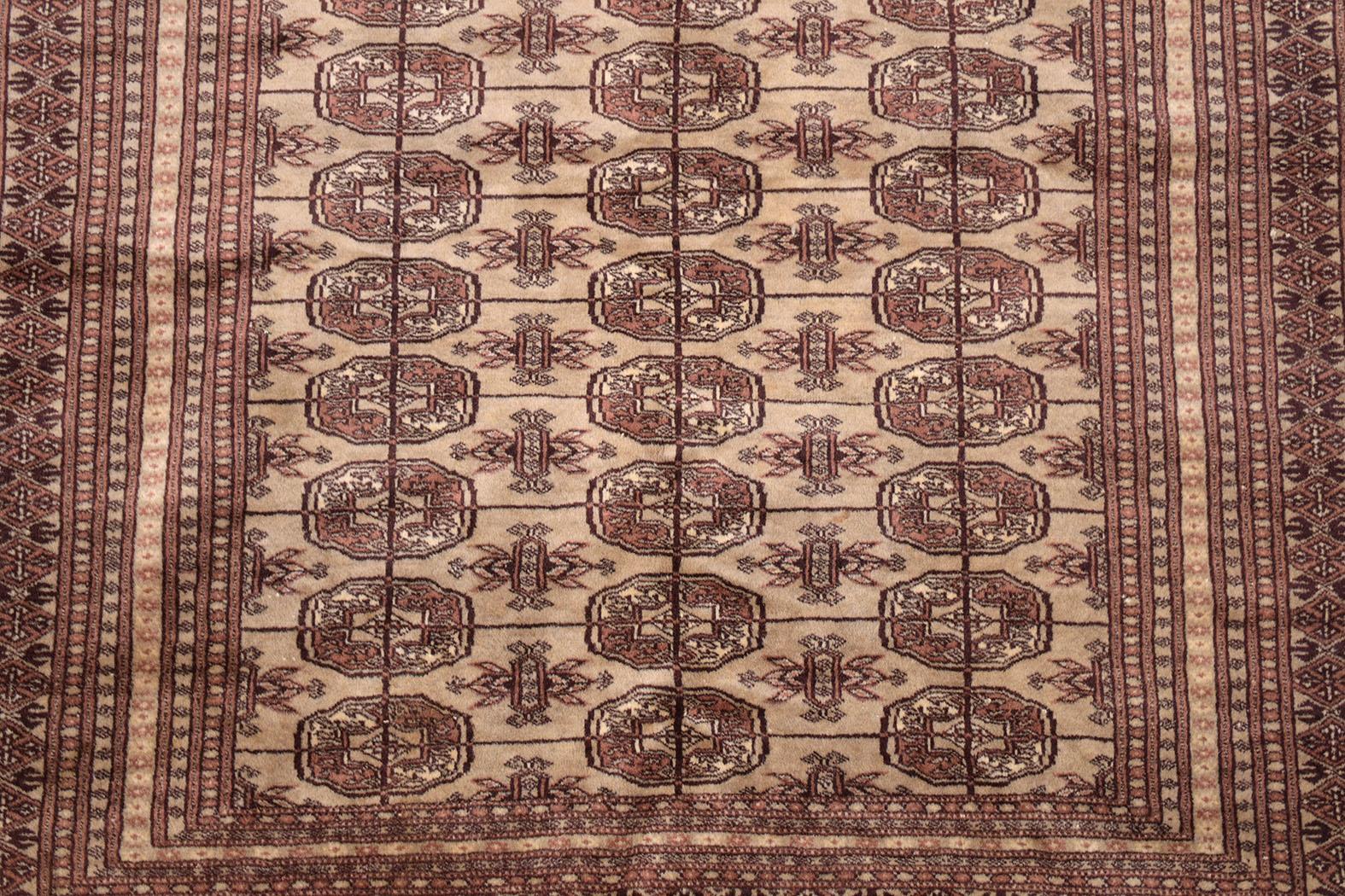 Vintage Kazak Wool Textile Rug In Good Condition For Sale In Los Angeles, CA