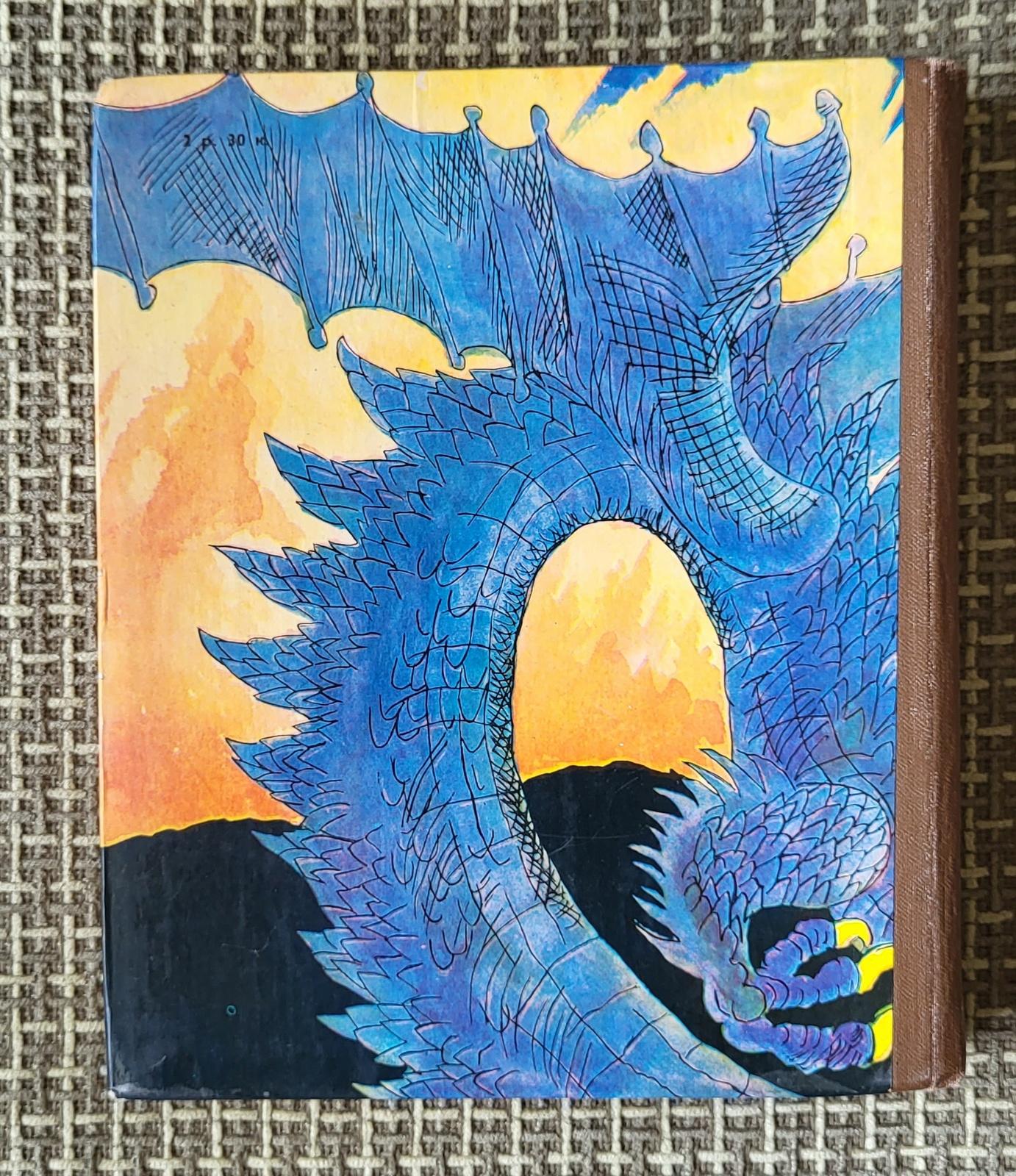 Embarquez pour un voyage captivant dans le monde du folklore kazakh avec ce livre vintage, 
