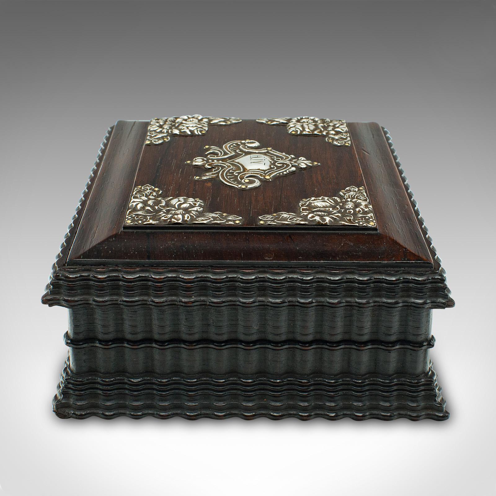 20ième siècle Boîte Keepsake portugaise, bois de citronnier, coffret, intérêt cricket, milieu du siècle dernier en vente