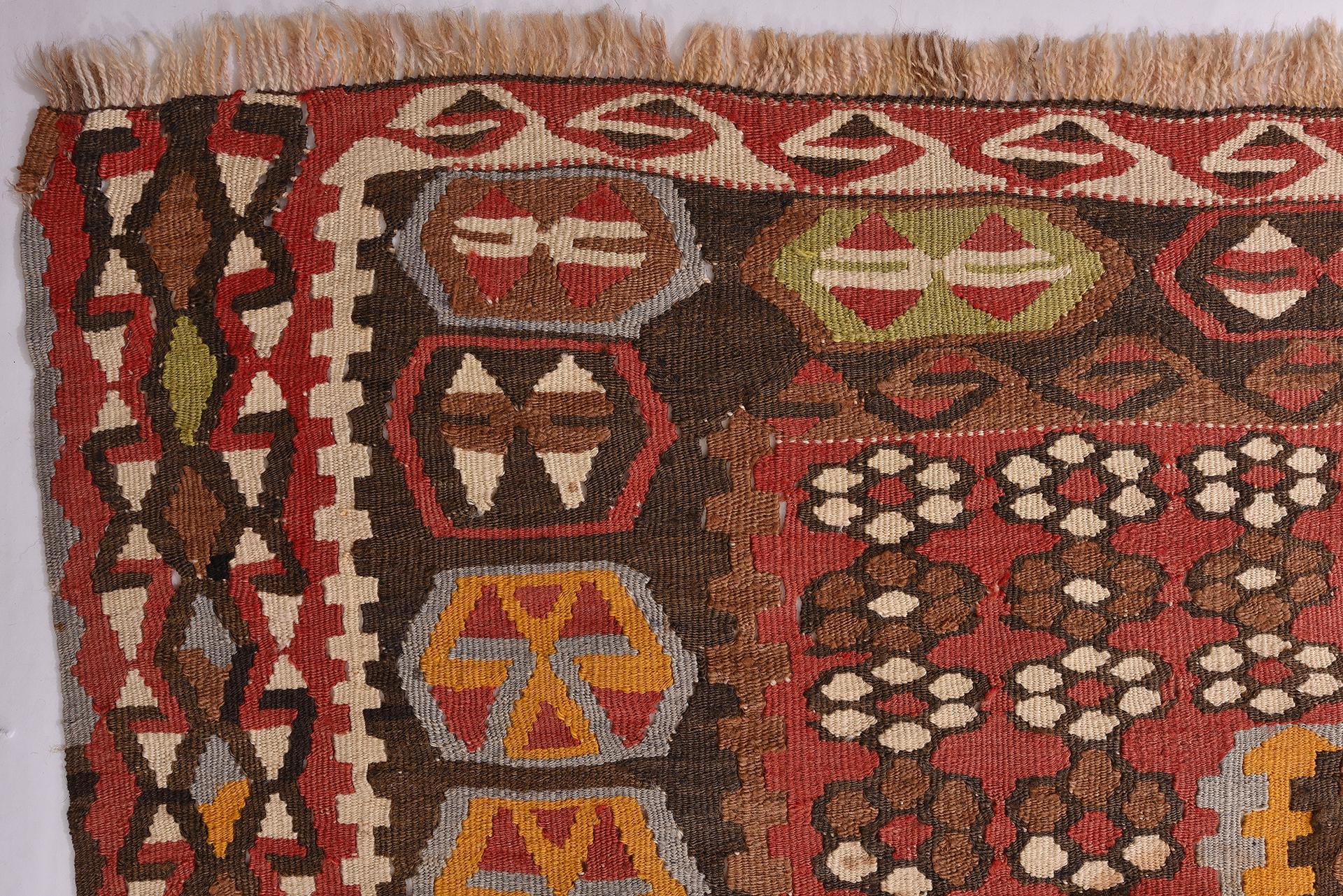 Vintage KEISSARY Kilim In Excellent Condition For Sale In Alessandria, Piemonte