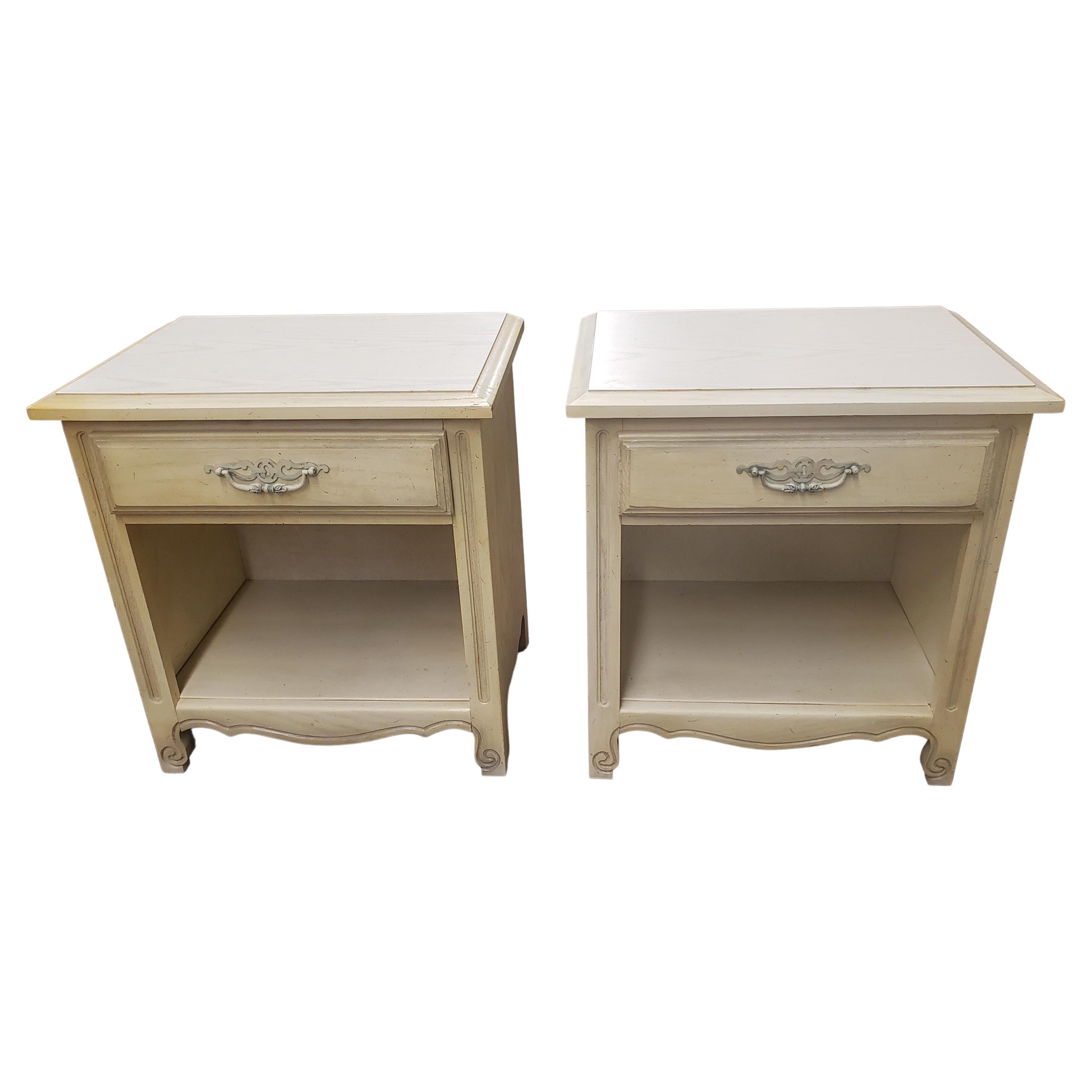 Comodini vintage Kenlea Crafts in rovere massiccio della provincia francese, una coppia