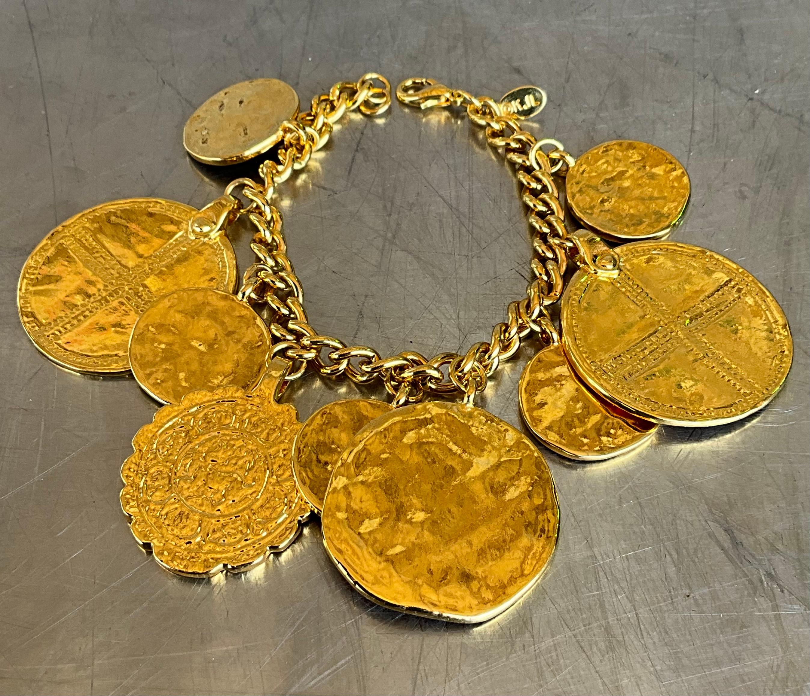 Vintage Kenneth Jay Lane Acapulco Gold tone Medallion Charm Bracelet In Good Condition For Sale In Lake Worth Beach, FL