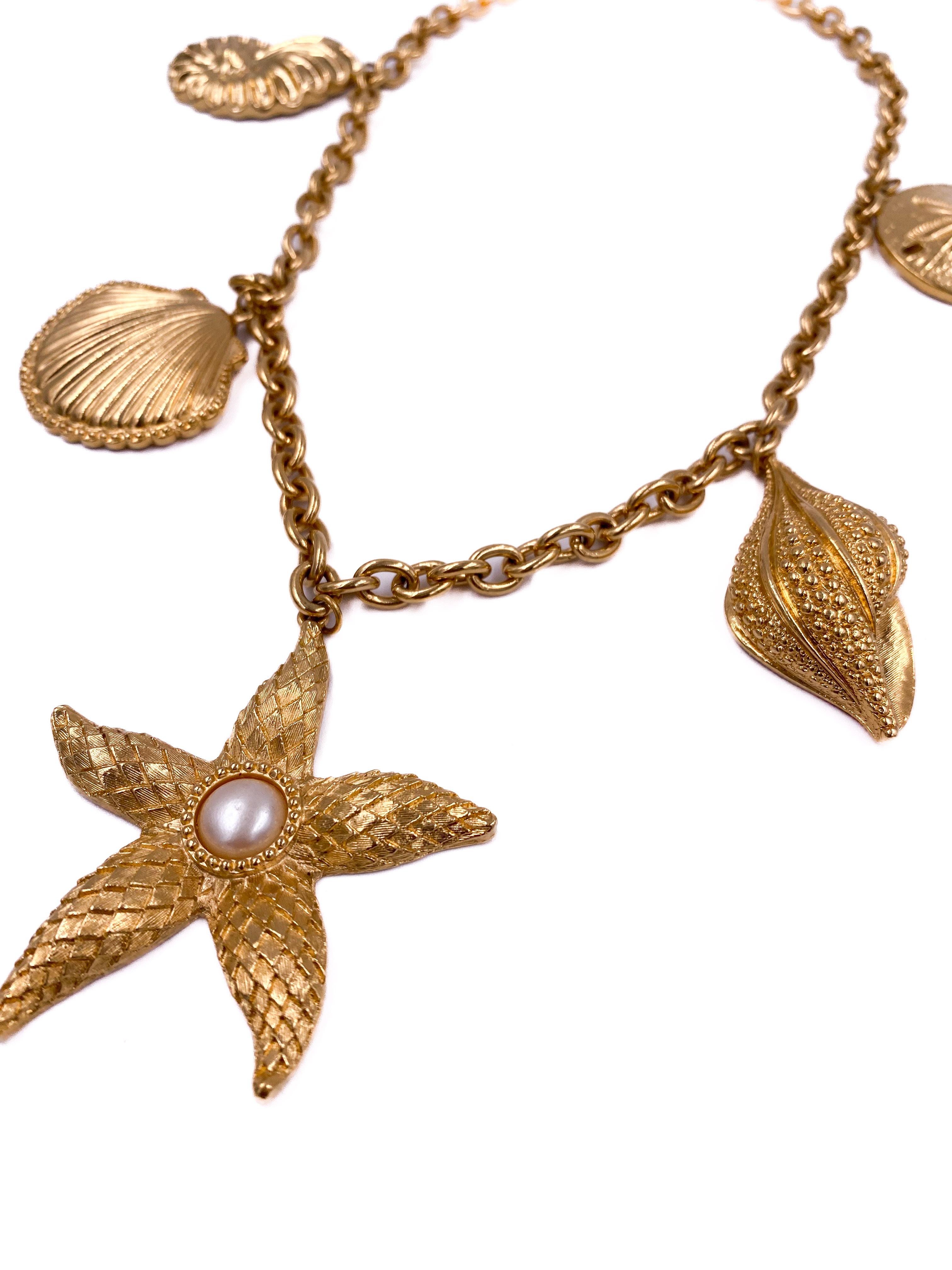 Vintage Kenneth Jay Lane for Avon Gold Shell and Starfish Necklace In Excellent Condition For Sale In Los Angeles, CA