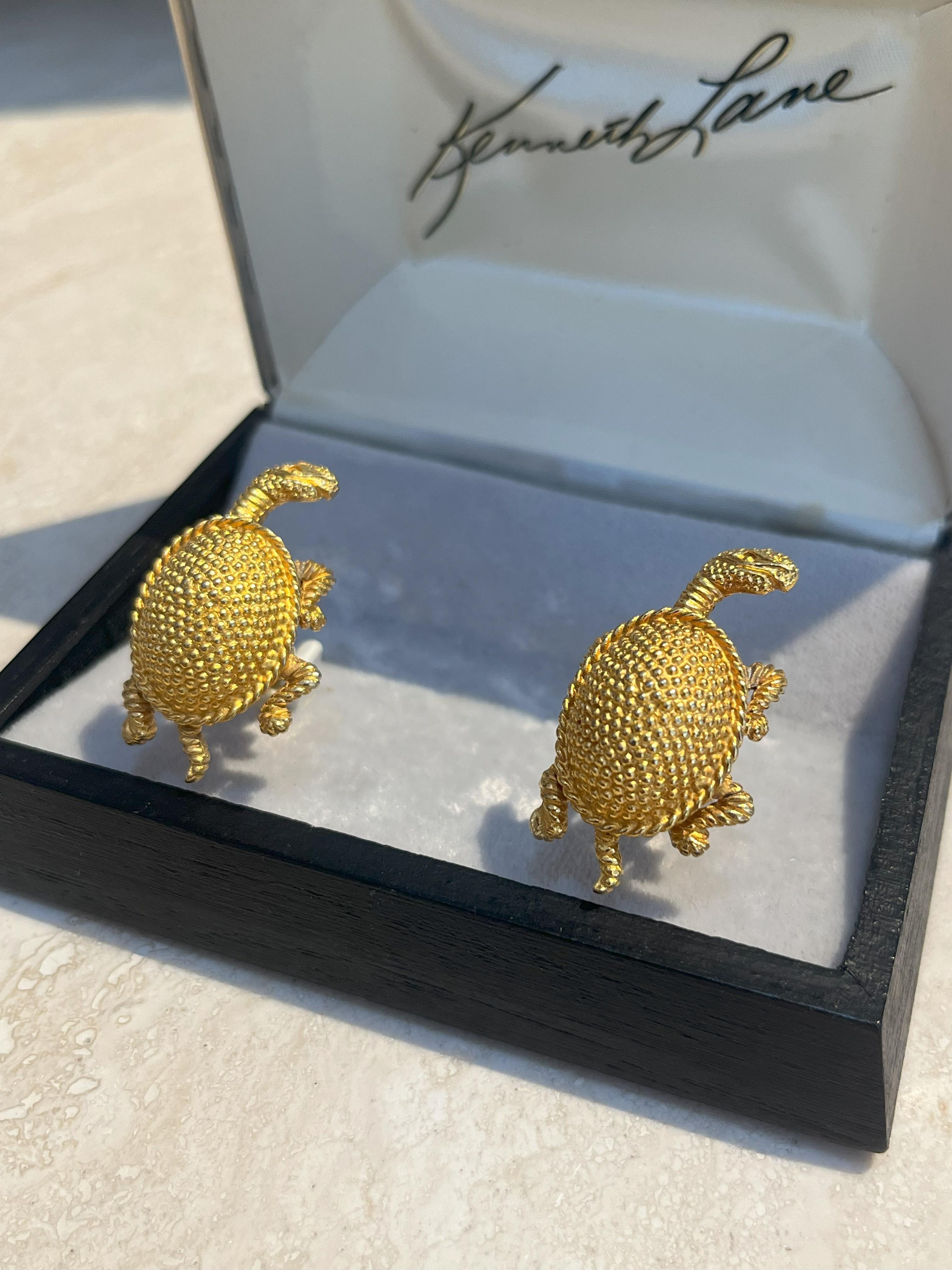Vintage Kenneth Jay Lane Turtle Cuff Links In Good Condition For Sale In West Palm Beach, FL