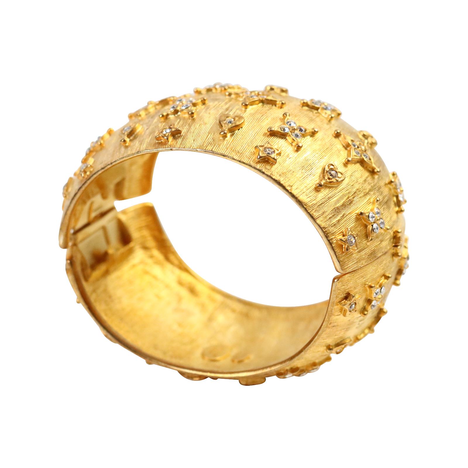 Vintage Kenneth Lane's Goldarmband mit klaren Kristallen CIRCA 1990er Jahre.  Eher oval geformt. Dieses Stück ist fast eine exakte Kopie des signierten Armbands von Maison Goossens, das ich auf der Website für den dreifachen Preis anbiete.  Dieser