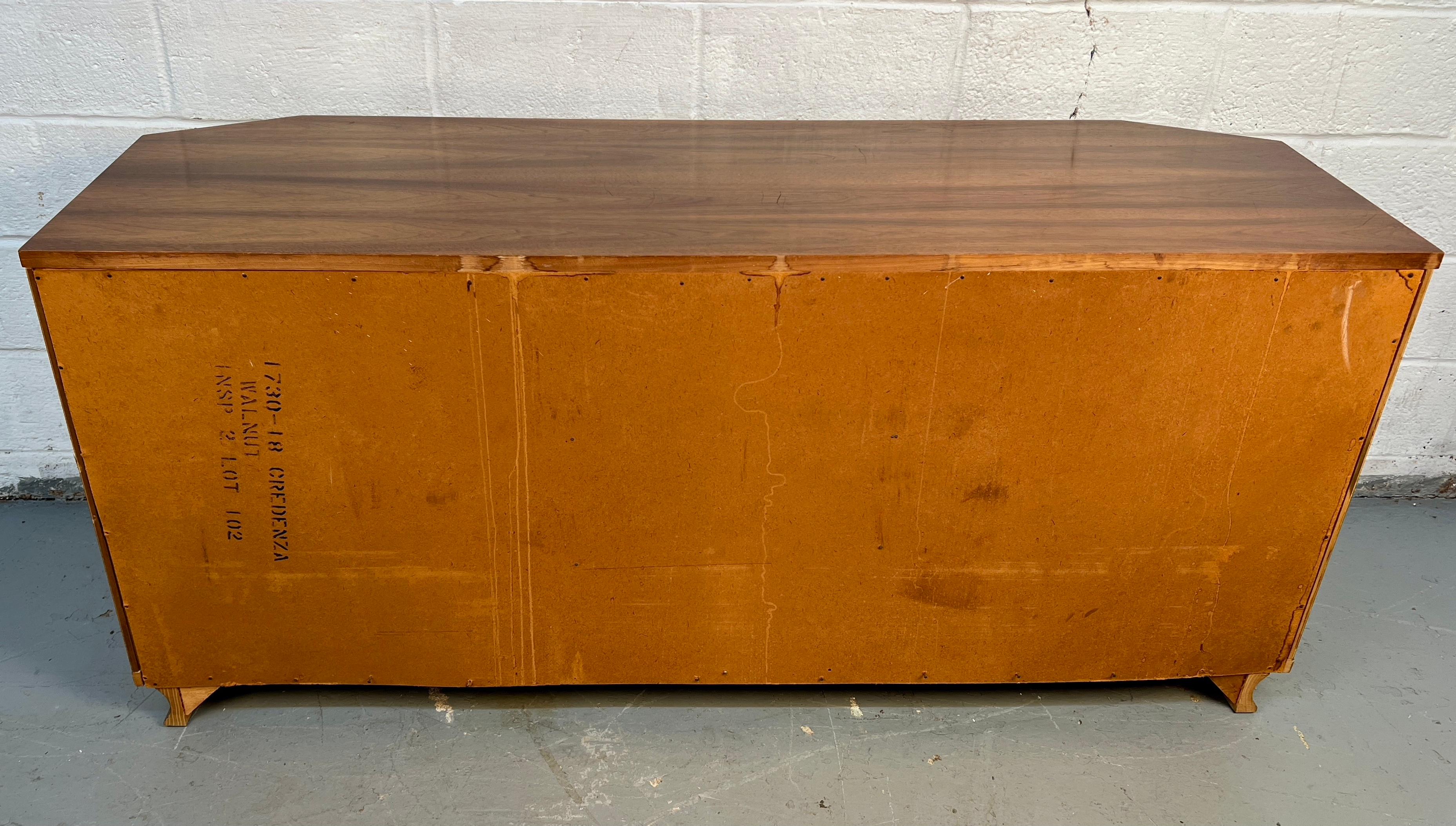 Buffet in legno di noce Kent Coffey 