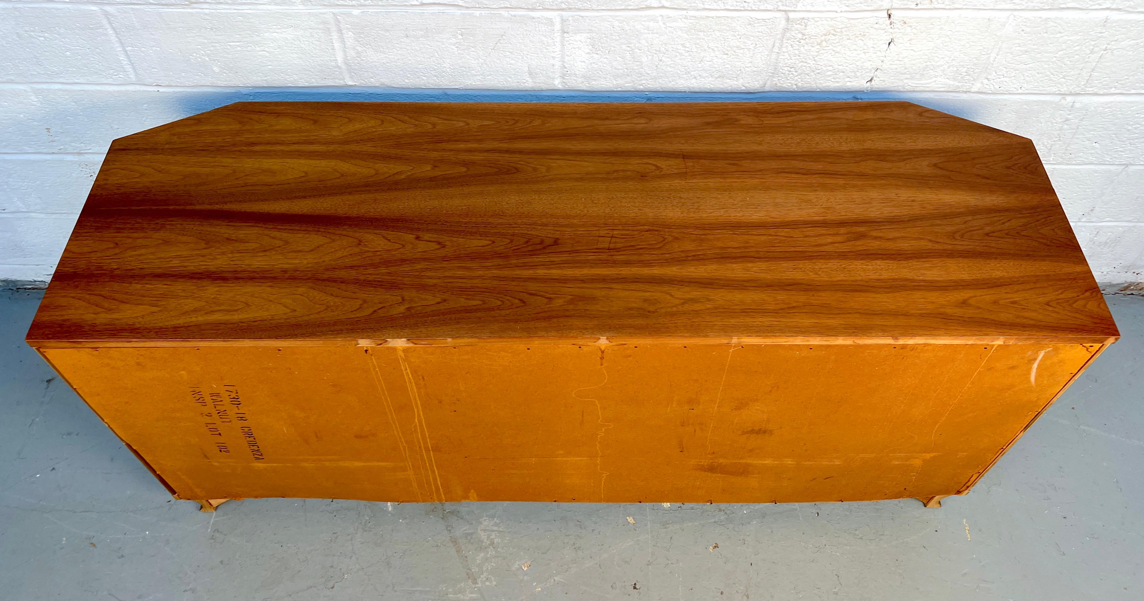 Buffet in legno di noce Kent Coffey 