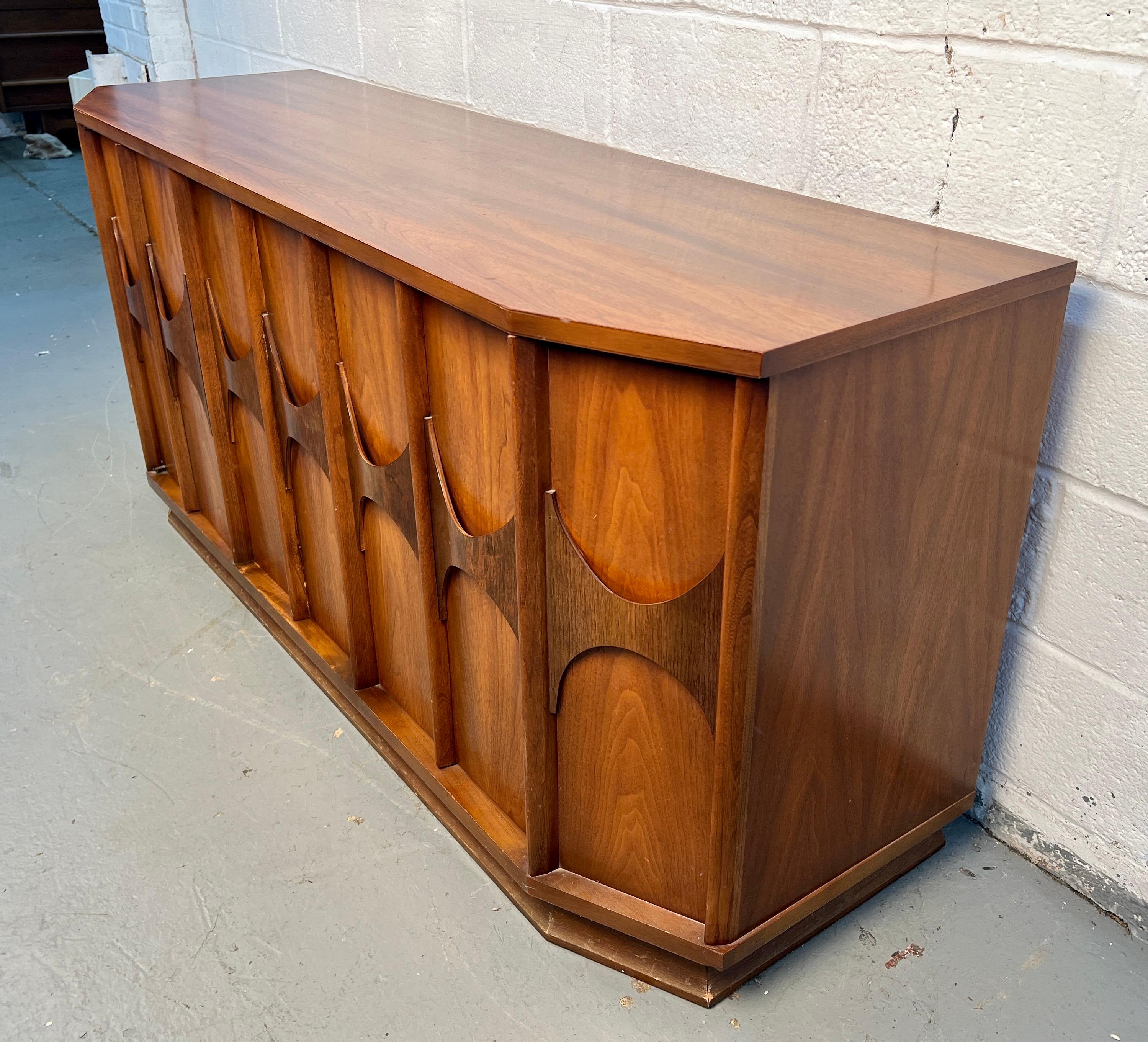 Americano Buffet in legno di noce Kent Coffey 