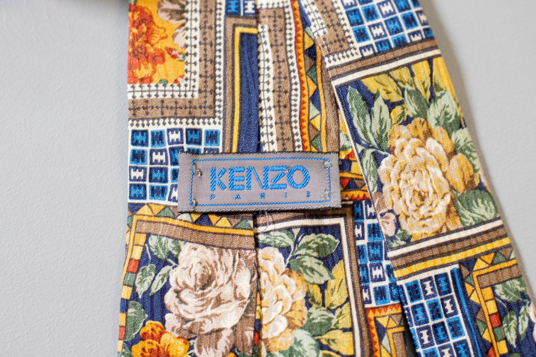 Vintage Kenzo Roses Pure Silk Tie In Good Condition For Sale In Milano, IT