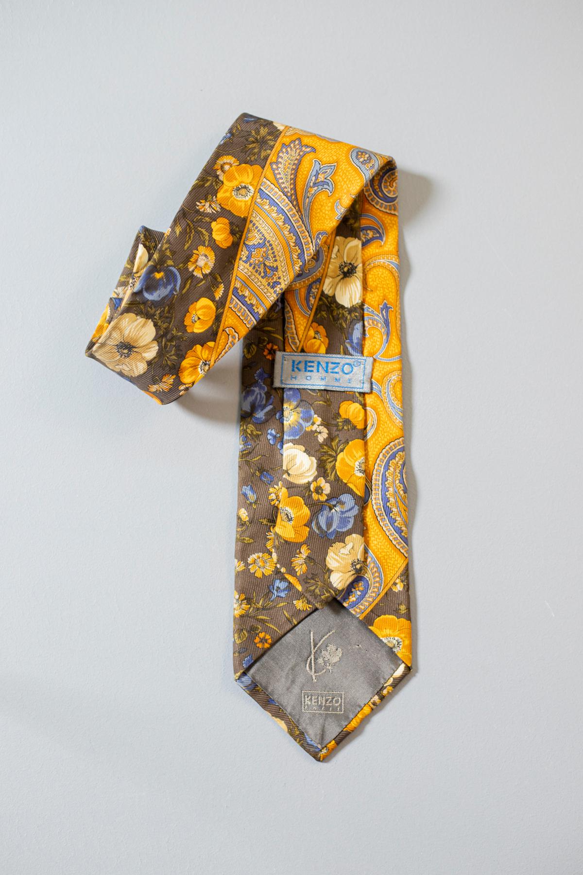 Vintage Kenzo all-silk yellow tie with flowers In Good Condition For Sale In Milano, IT