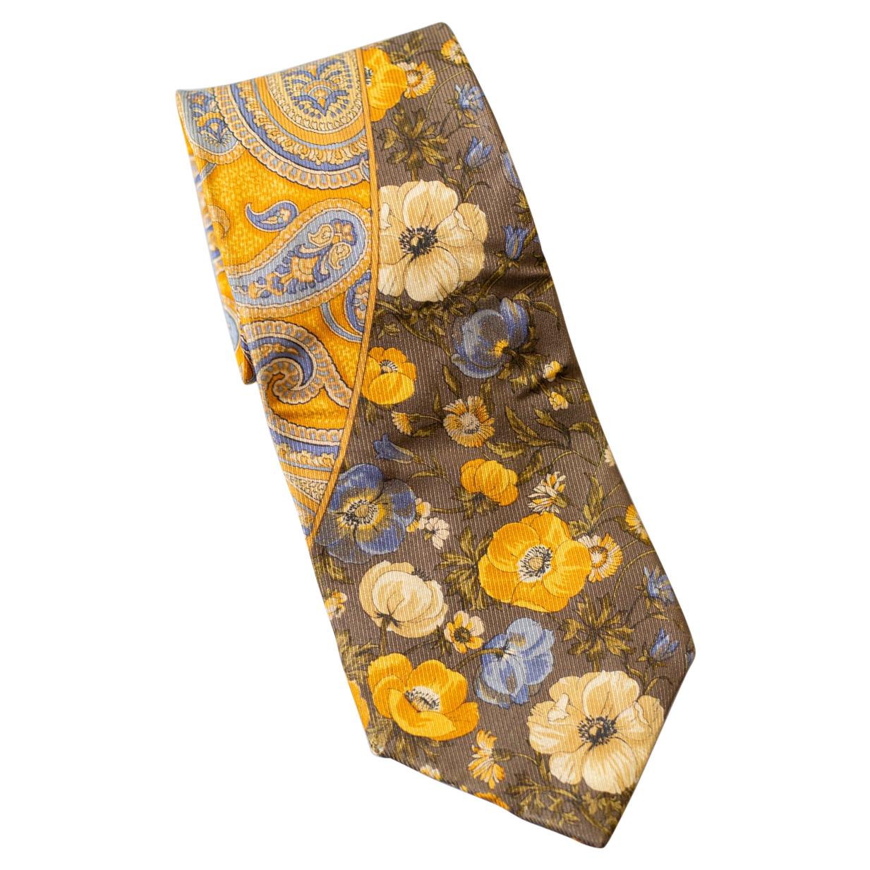 Kenzo - Cravate jaune entièrement en soie avec fleurs, vintage en vente