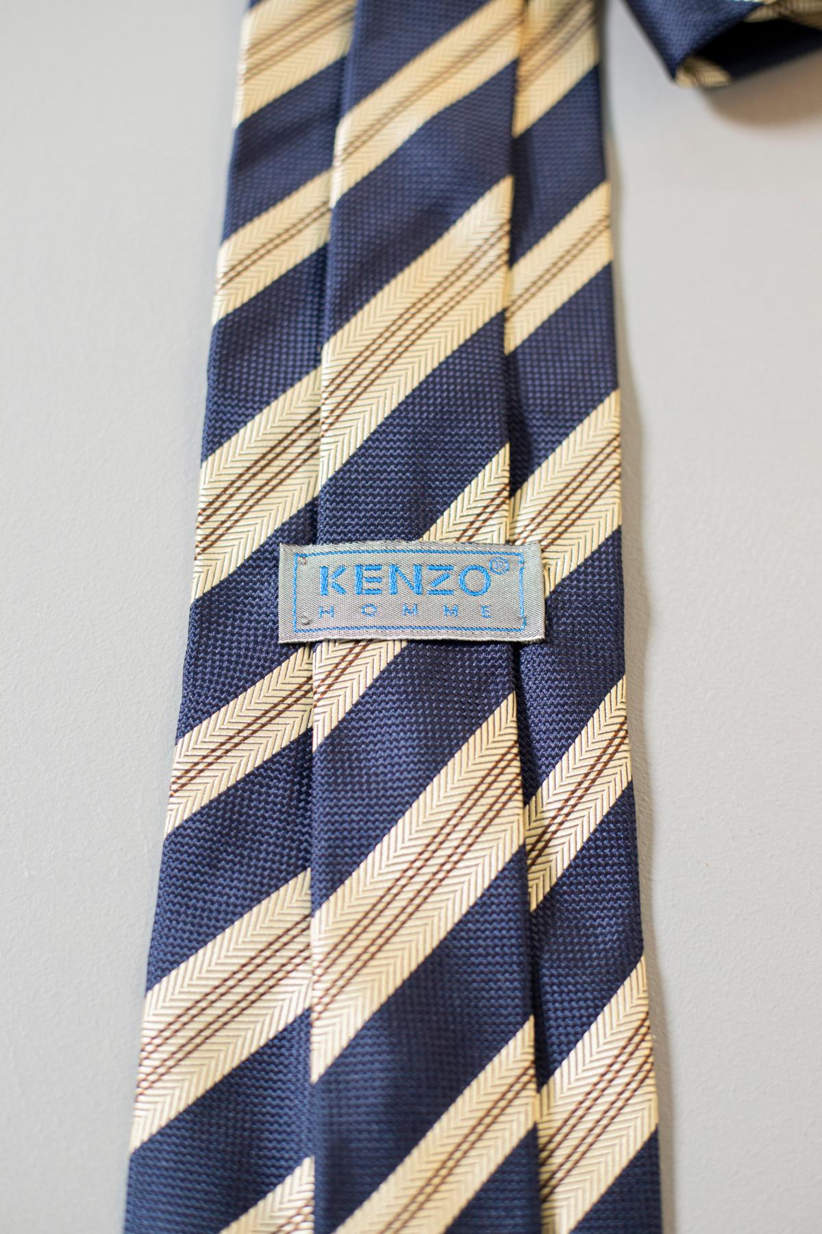Noir Cravate vintage en soie rayée de Kenzo Homme  en vente