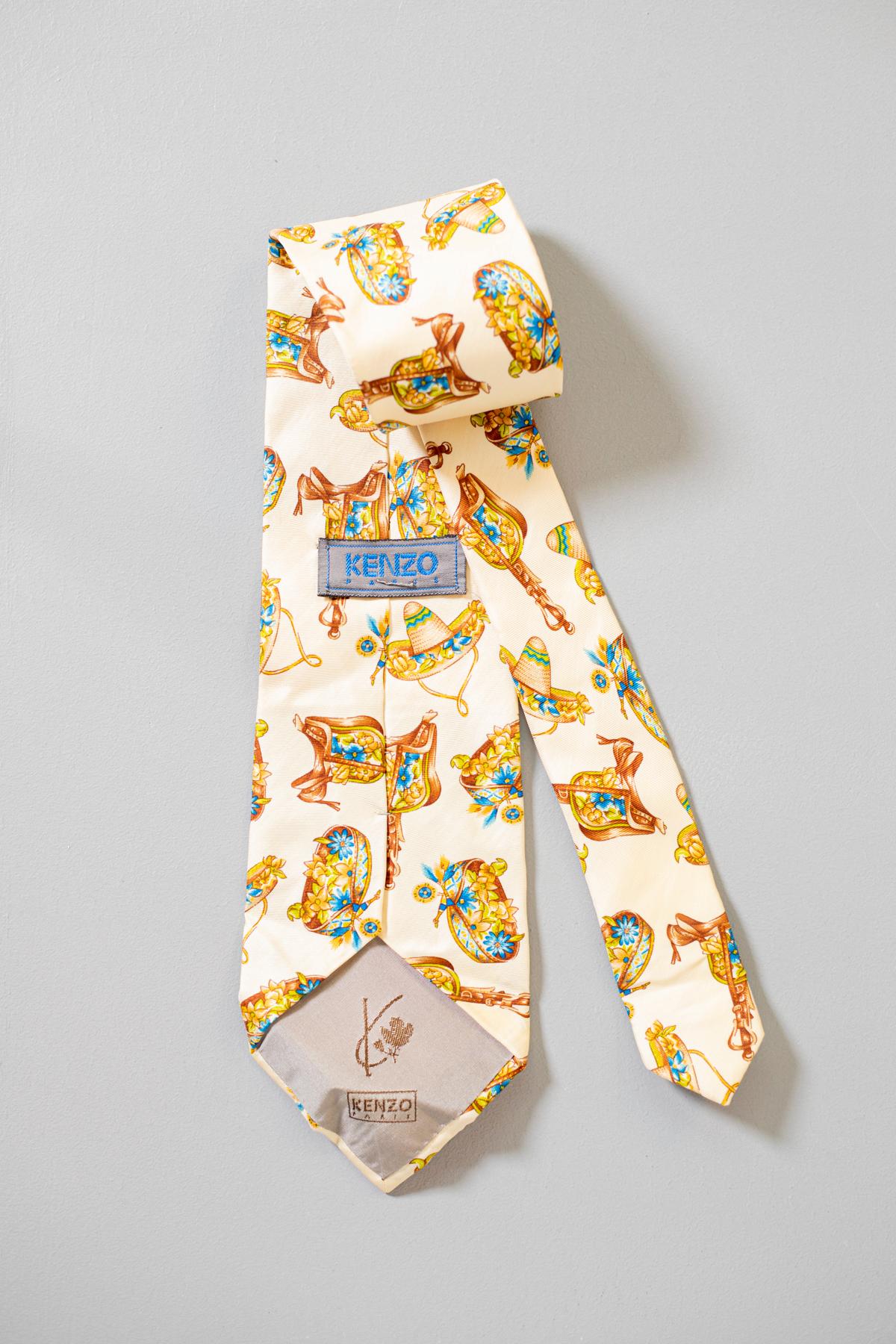 Men's Vintage Kenzo light beige tie in 100% silk For Sale