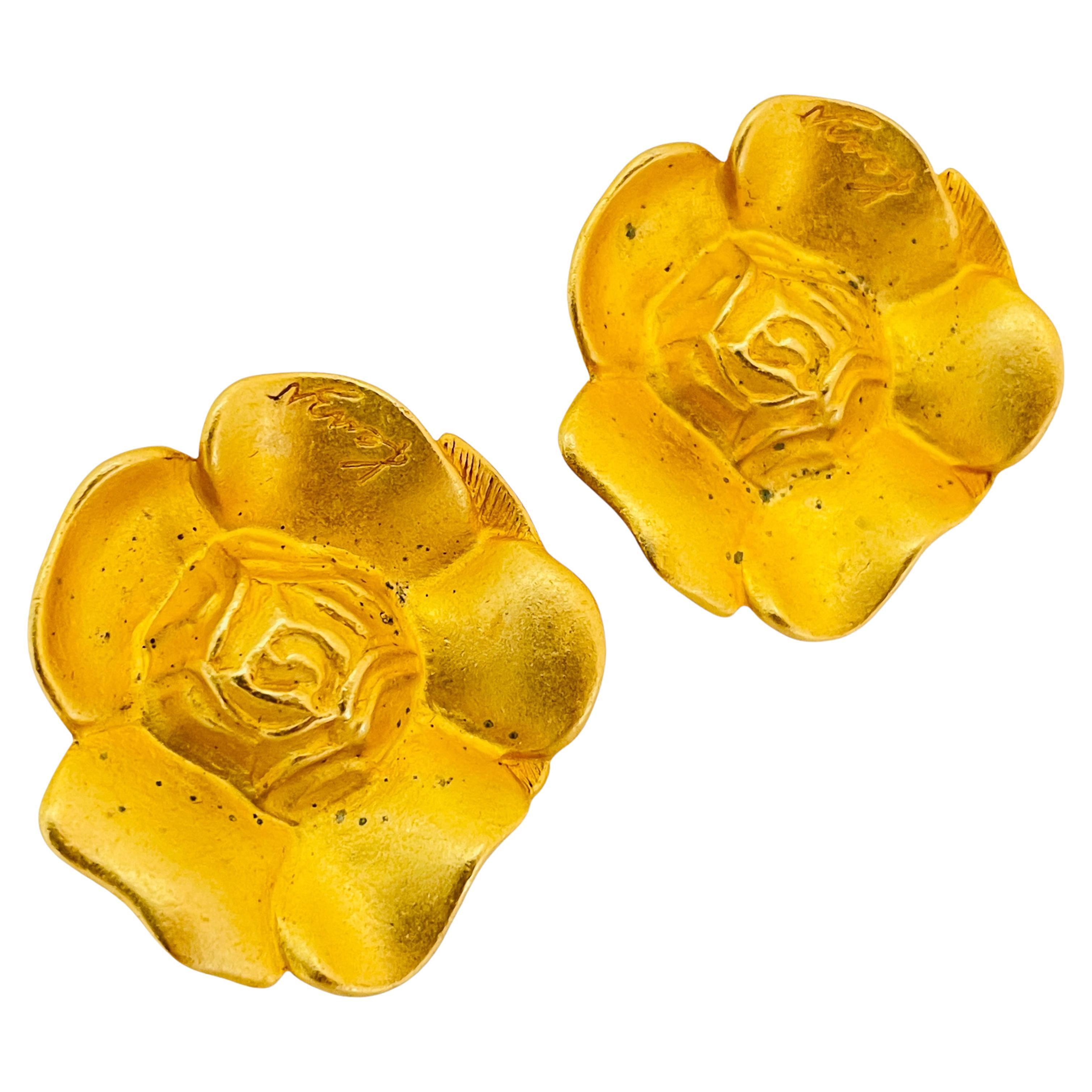 Vintage KENZO signed matte gold flower designer clip on earrings For Sale