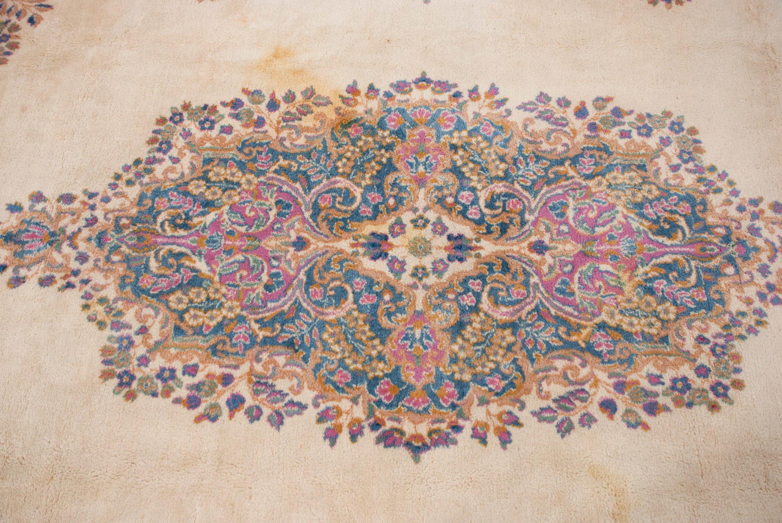 Vintage Kerman Carpet In Good Condition For Sale In Katonah, NY