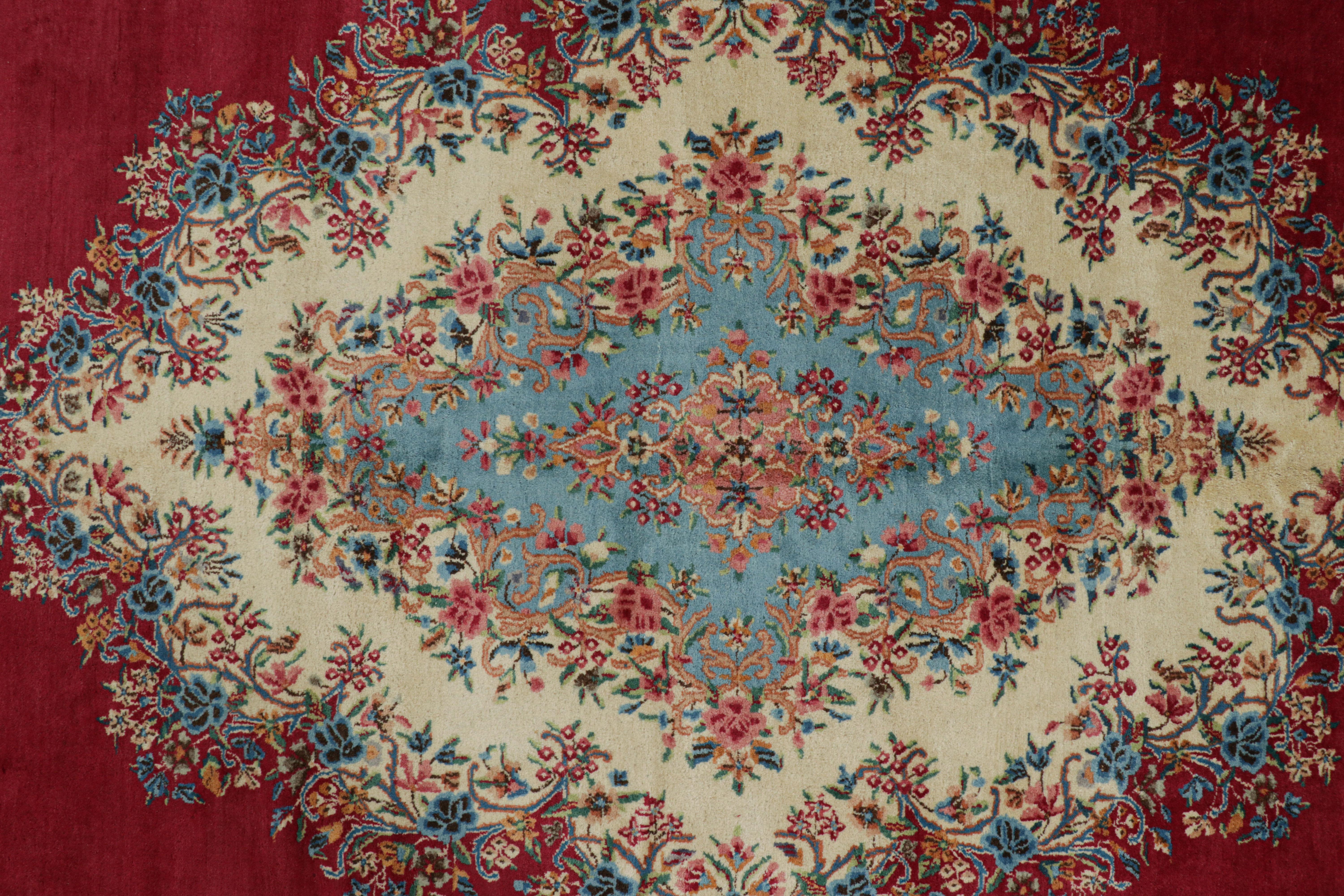 Kerman Lavar Persischer Vintage-Teppich in Rot mit Medaillon  Rug & Kilim (Handgeknüpft) im Angebot
