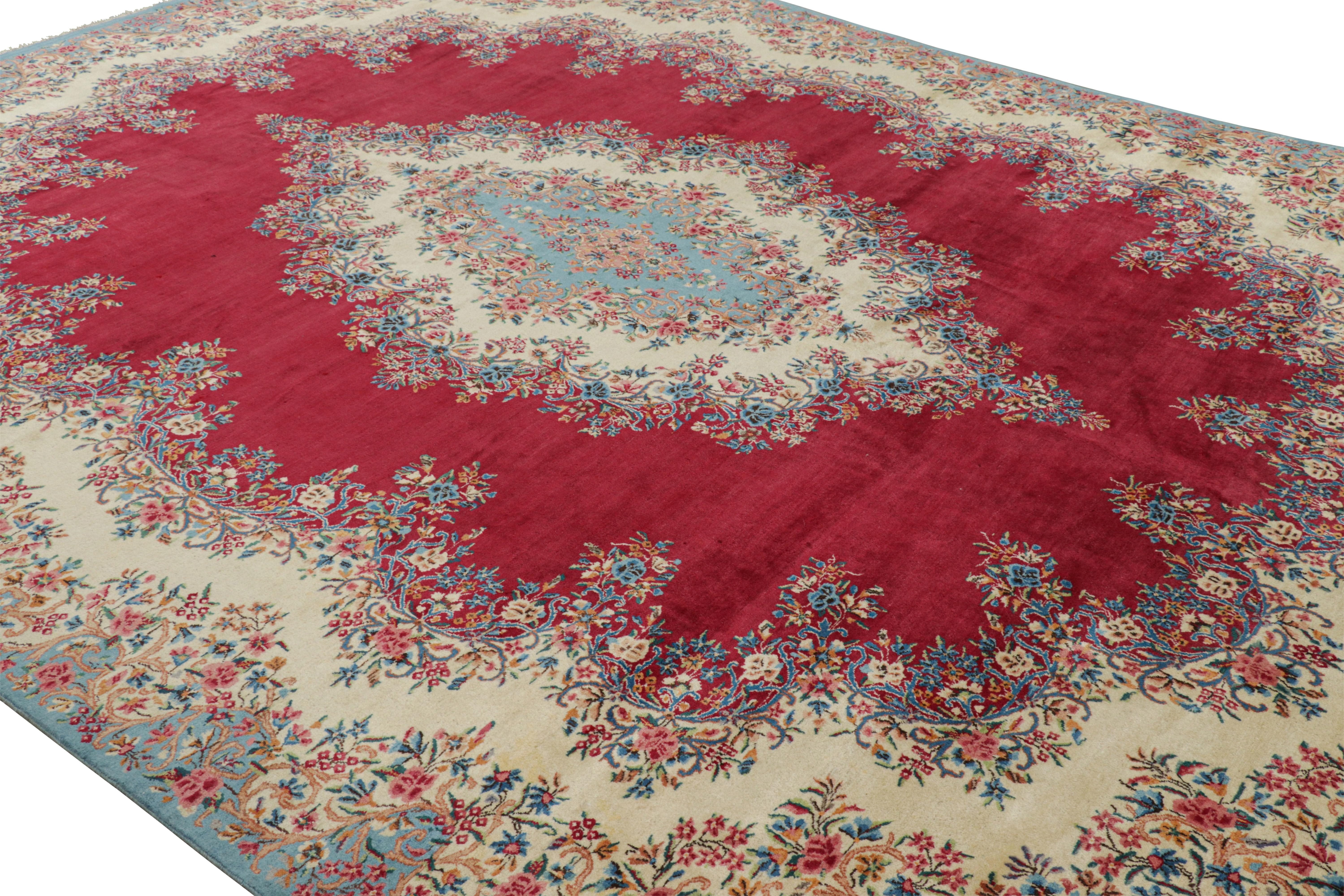 Kerman Lavar Persischer Vintage-Teppich in Rot mit Medaillon  Rug & Kilim im Zustand „Gut“ im Angebot in Long Island City, NY