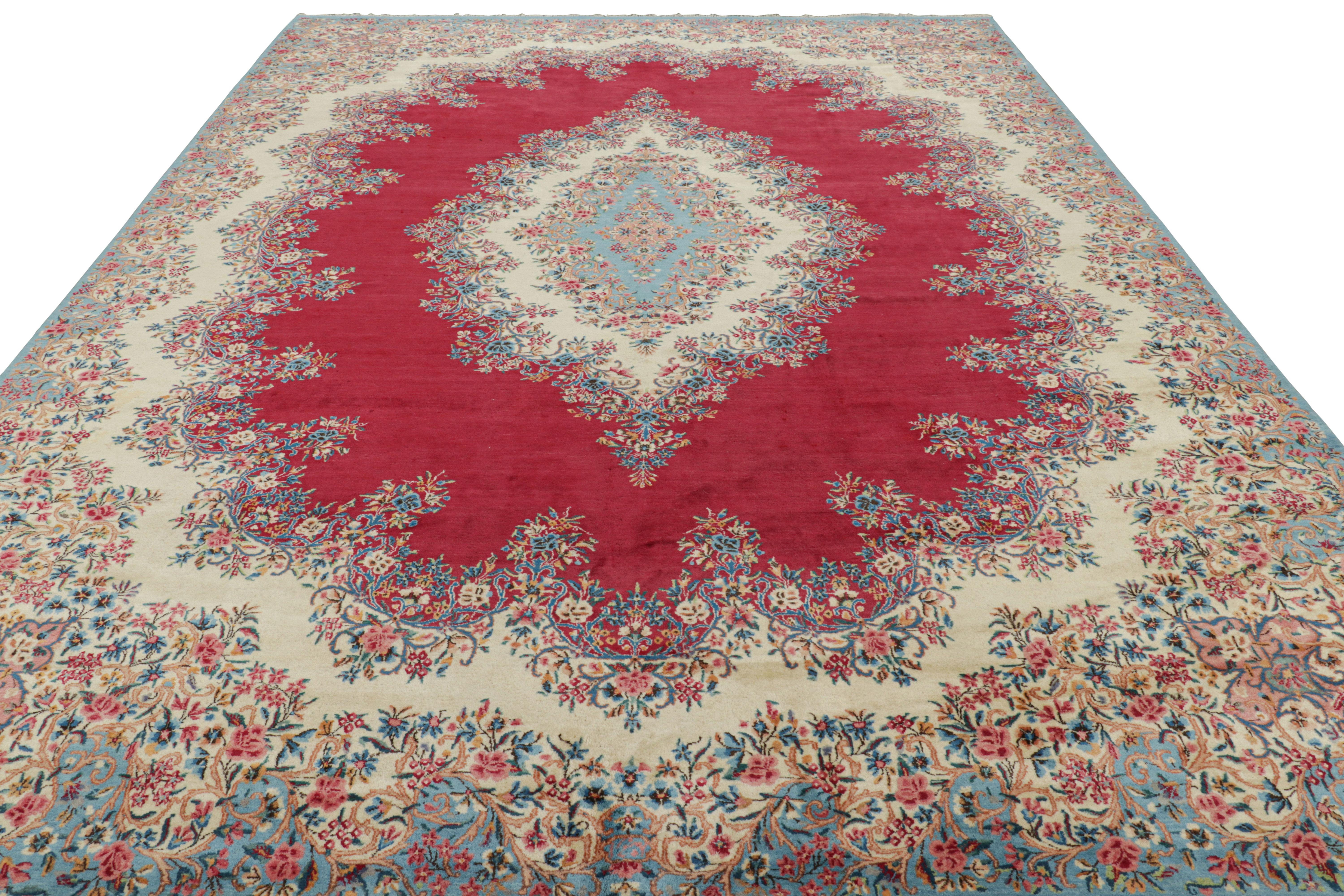 Kerman Lavar Persischer Vintage-Teppich in Rot mit Medaillon  Rug & Kilim (Mitte des 20. Jahrhunderts) im Angebot