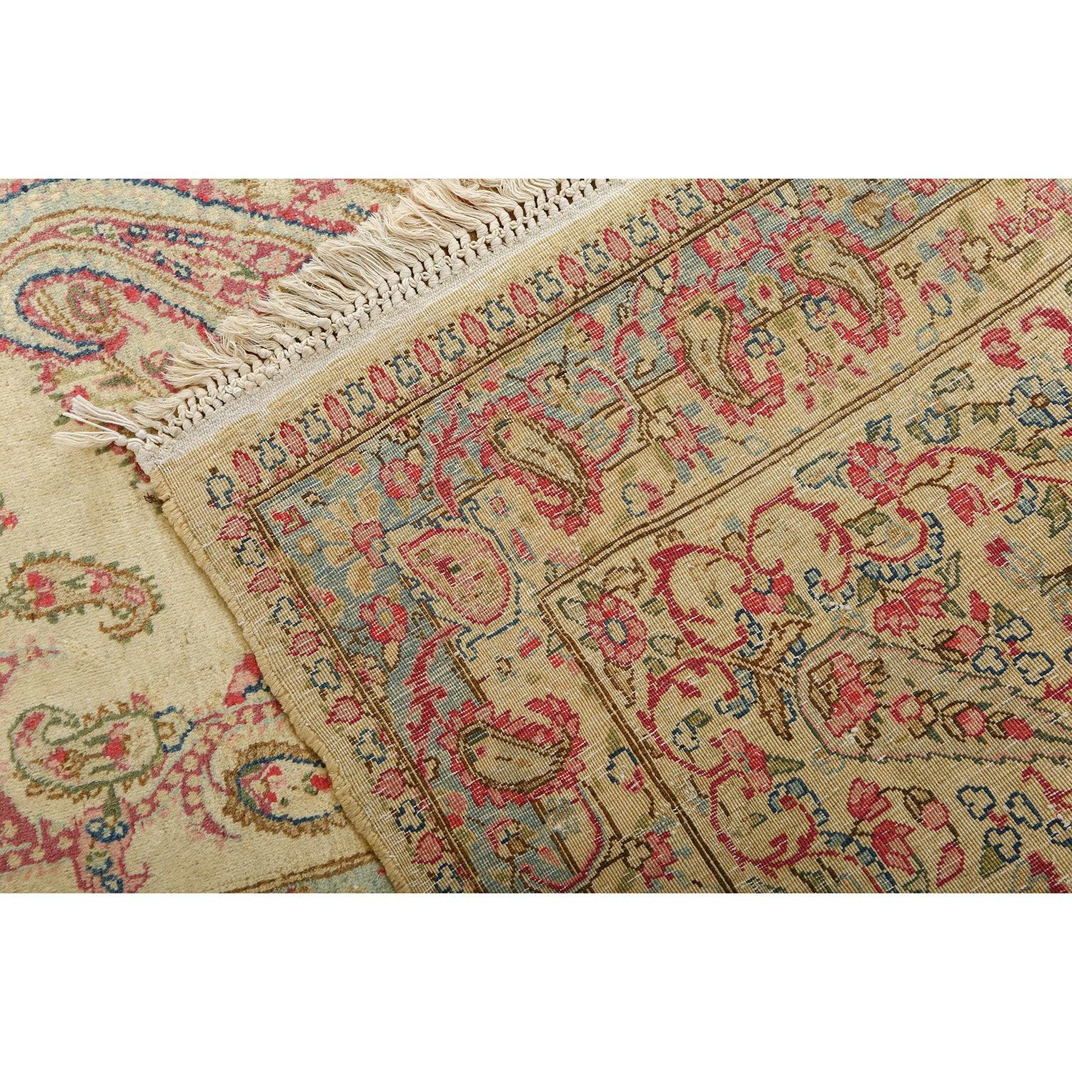 Tappeto Vintage Kerman Lavar in lana e cotone 17'3 X 11'4

Key Detail:
Pile: Lana
Fondazione: Cotone
Origine: Kerman LAVAR
Design/One: MEDAGLIONE CENTRALE
Età approssimativa: 65 ANNI
Qualità (KPI): 250
Condizioni: Buono 
Dimensioni: 17'3 x