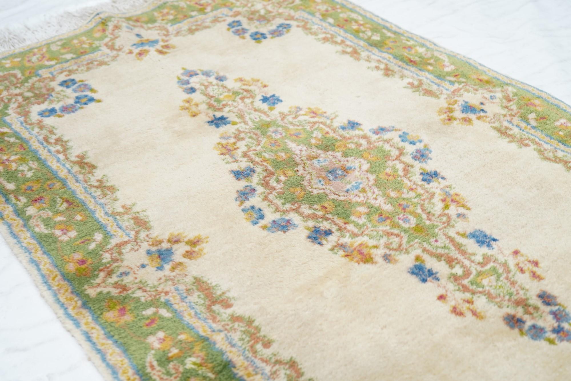 Kerman-Teppich im Vintage-Stil, 3' x 4'11'' im Angebot 1