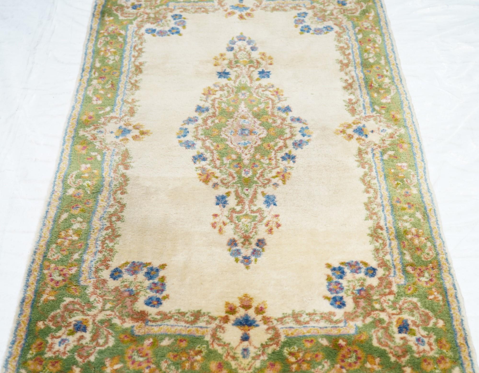 Kerman-Teppich im Vintage-Stil, 3' x 4'11'' im Angebot 2