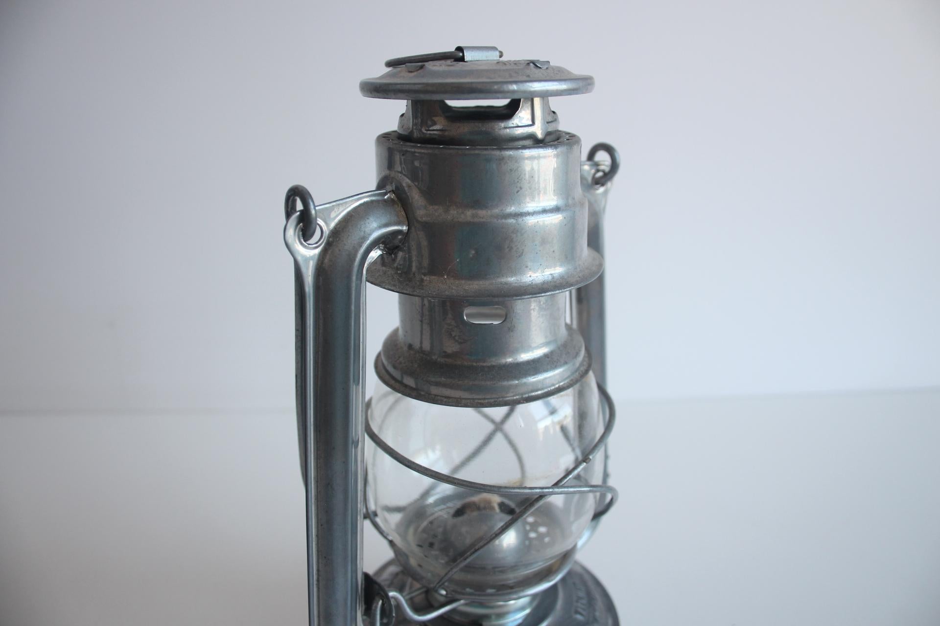 Lampada a cherosene d'epoca, Meva, modello 864, circa 1960 in vendita 6