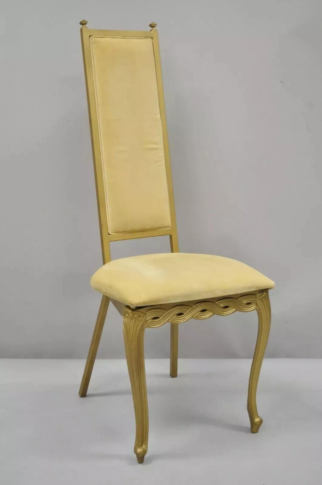 Vintage French Hollywood Regency Style Cast Metal Tall Back Side Chair von Kessler. Der Artikel zeichnet sich durch eine hohe skulpturale Rückenlehne, einen Metallrahmen, einen ineinandergreifenden 