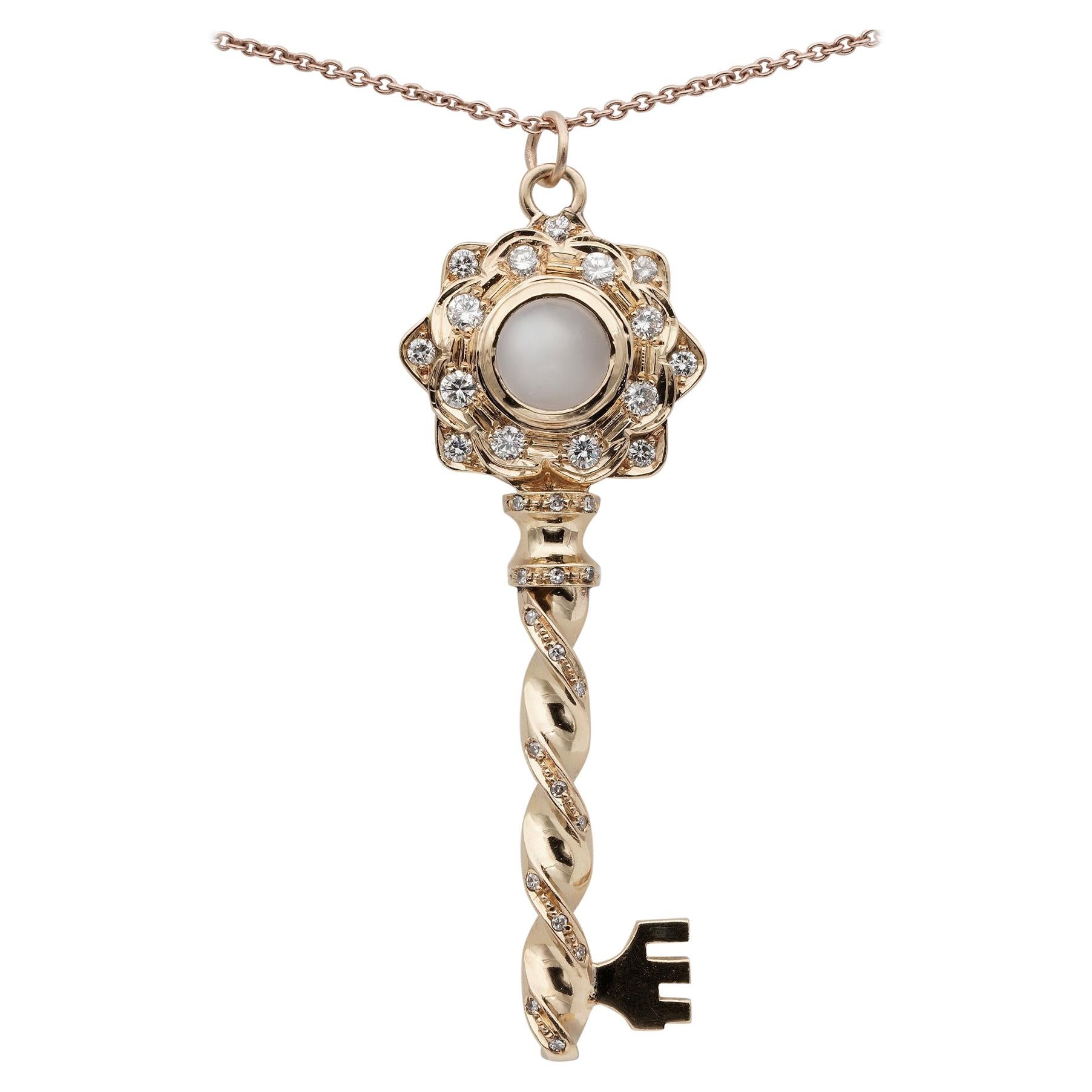 Vintage Key of Heart 2.50 Carat Moonstone 1.20 Carat Diamond 18 Karat Pendant For Sale