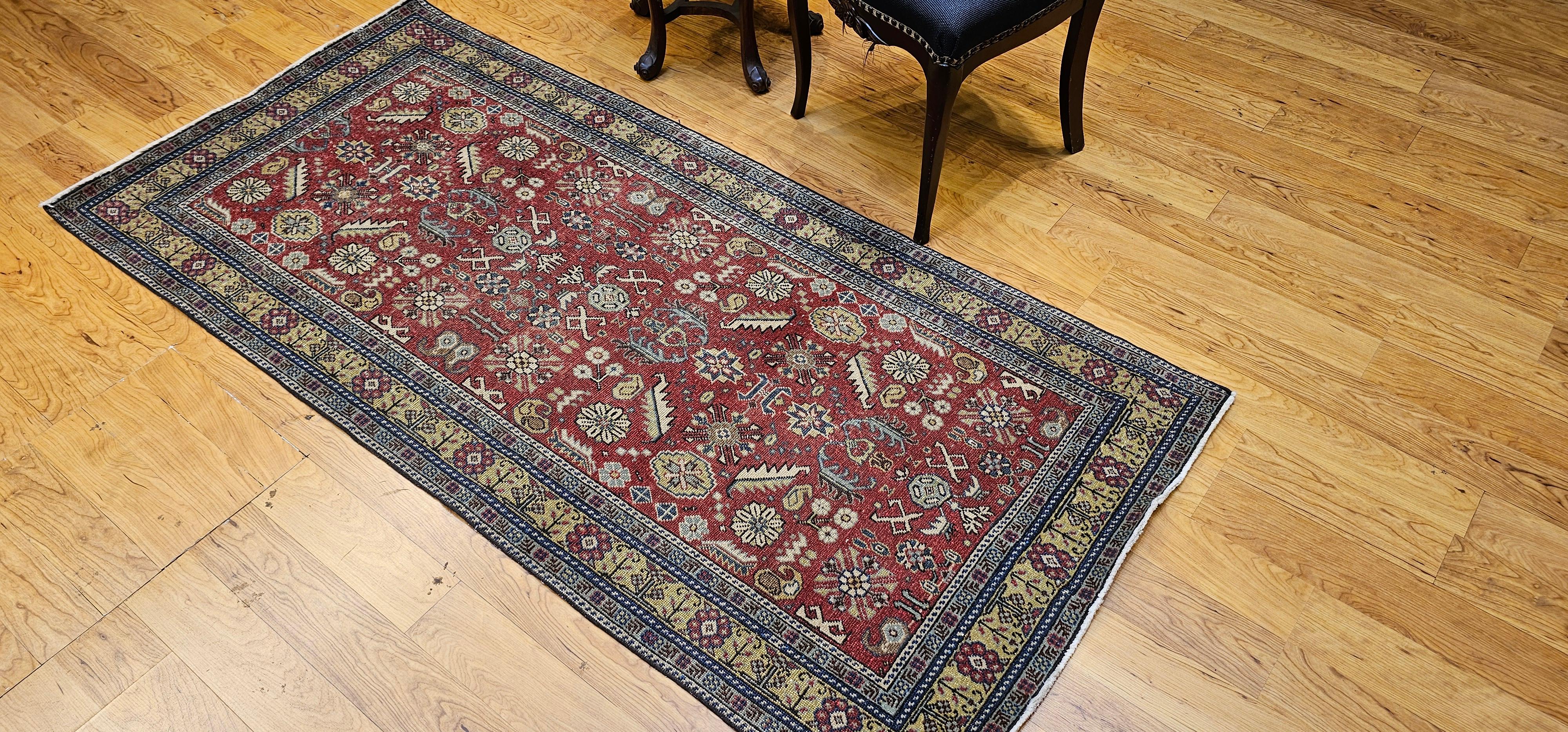 Tappeto vintage Khotan con motivo geometrico alllover su rosso mattone, giallo e avorio in vendita 3