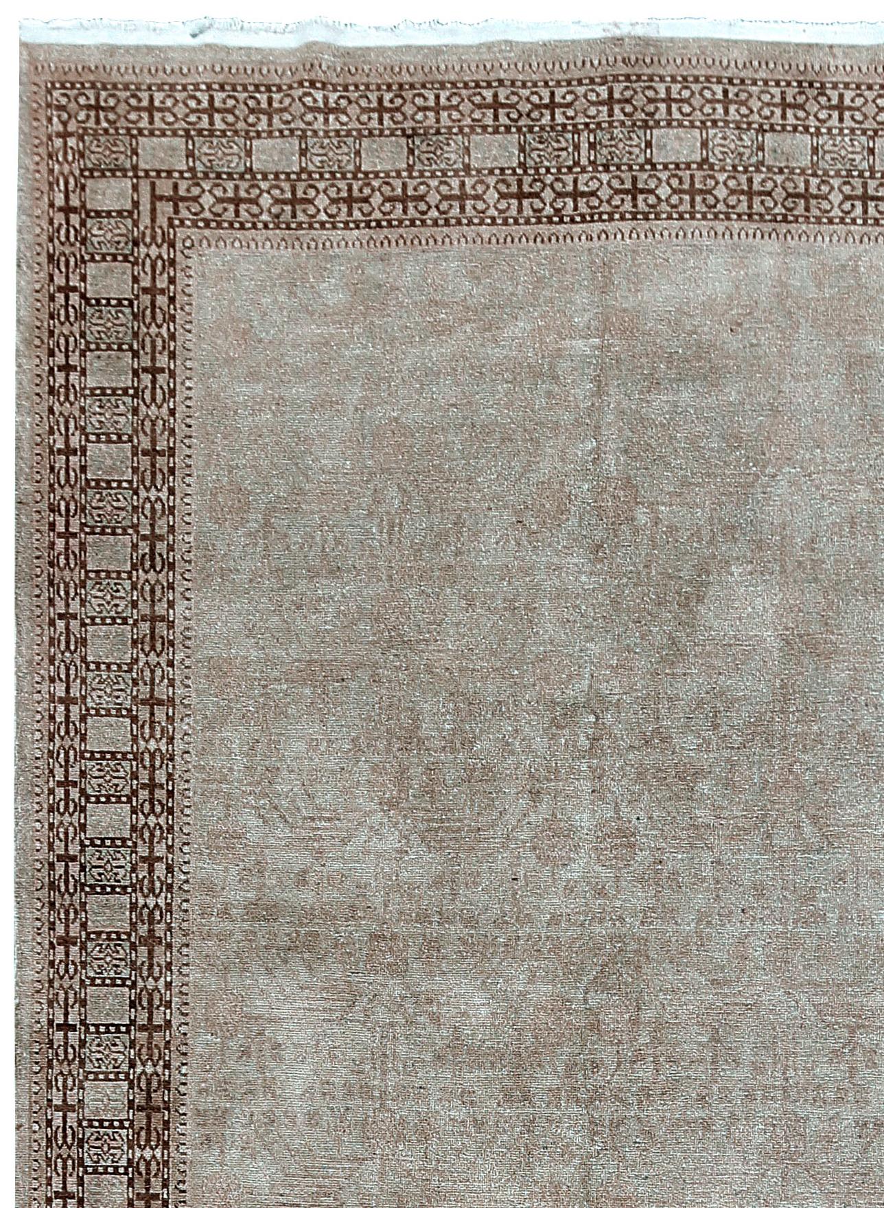 Khotan Vintage-Teppich in Galeriegröße, 6'5 x 13'1, Khotan (Wolle) im Angebot