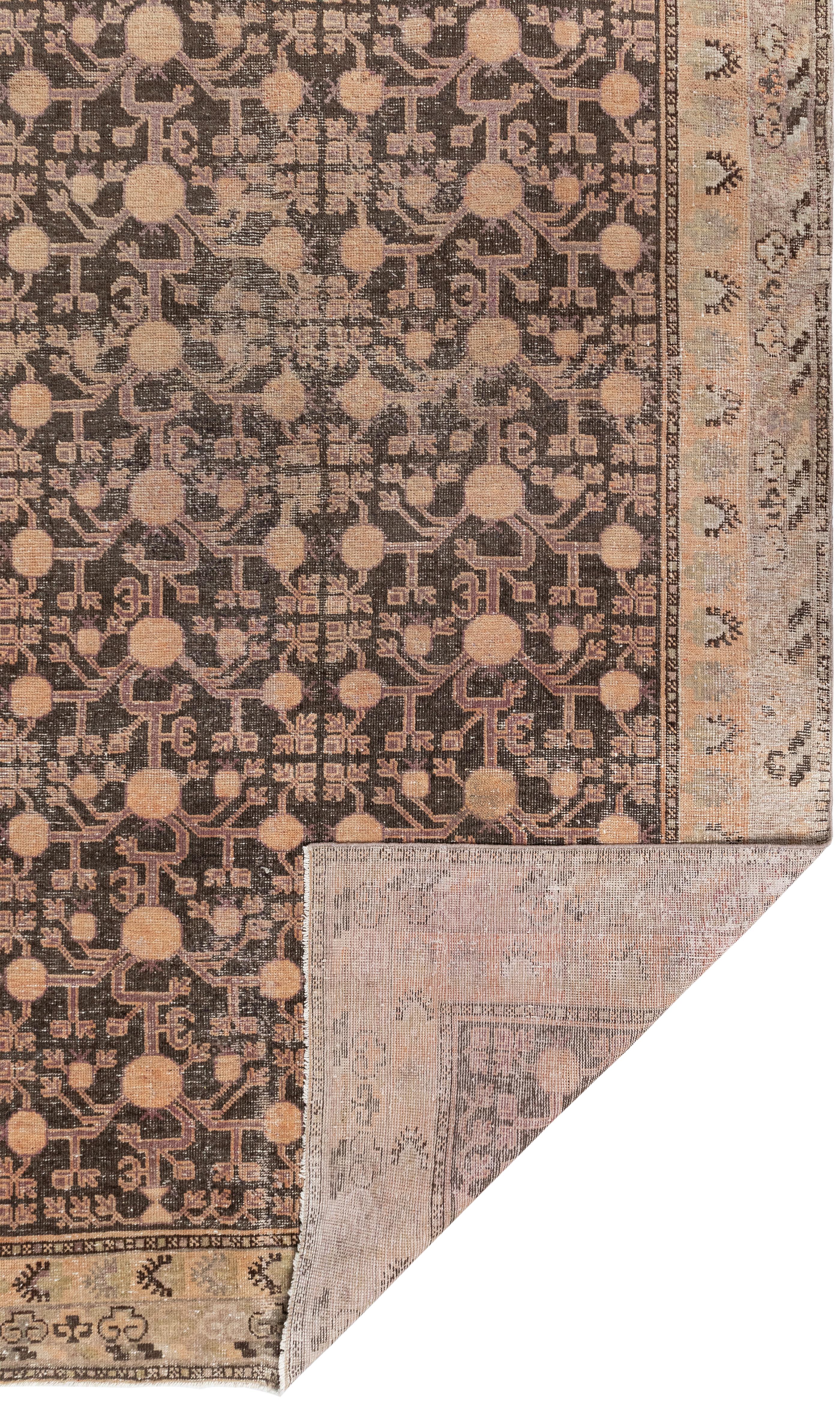 Tapis Khotan vintage d'Ouzbékistan - Une beauté tissée à la main vieille de 80 ans en vente 5